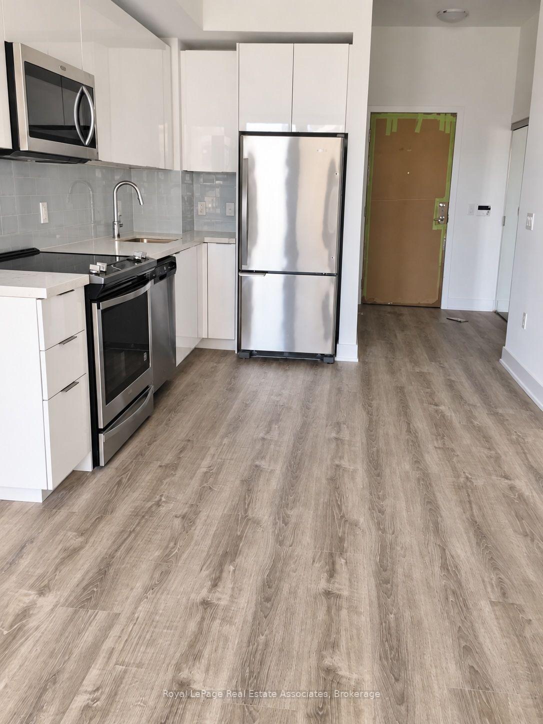 Photo 7 of Unit 403, 20 Shore Breeze Drive, Etobicoke, Mimico — HOMEH