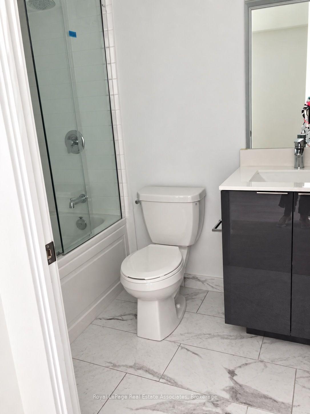 Photo 10 of Unit 403, 20 Shore Breeze Drive, Etobicoke, Mimico — HOMEH