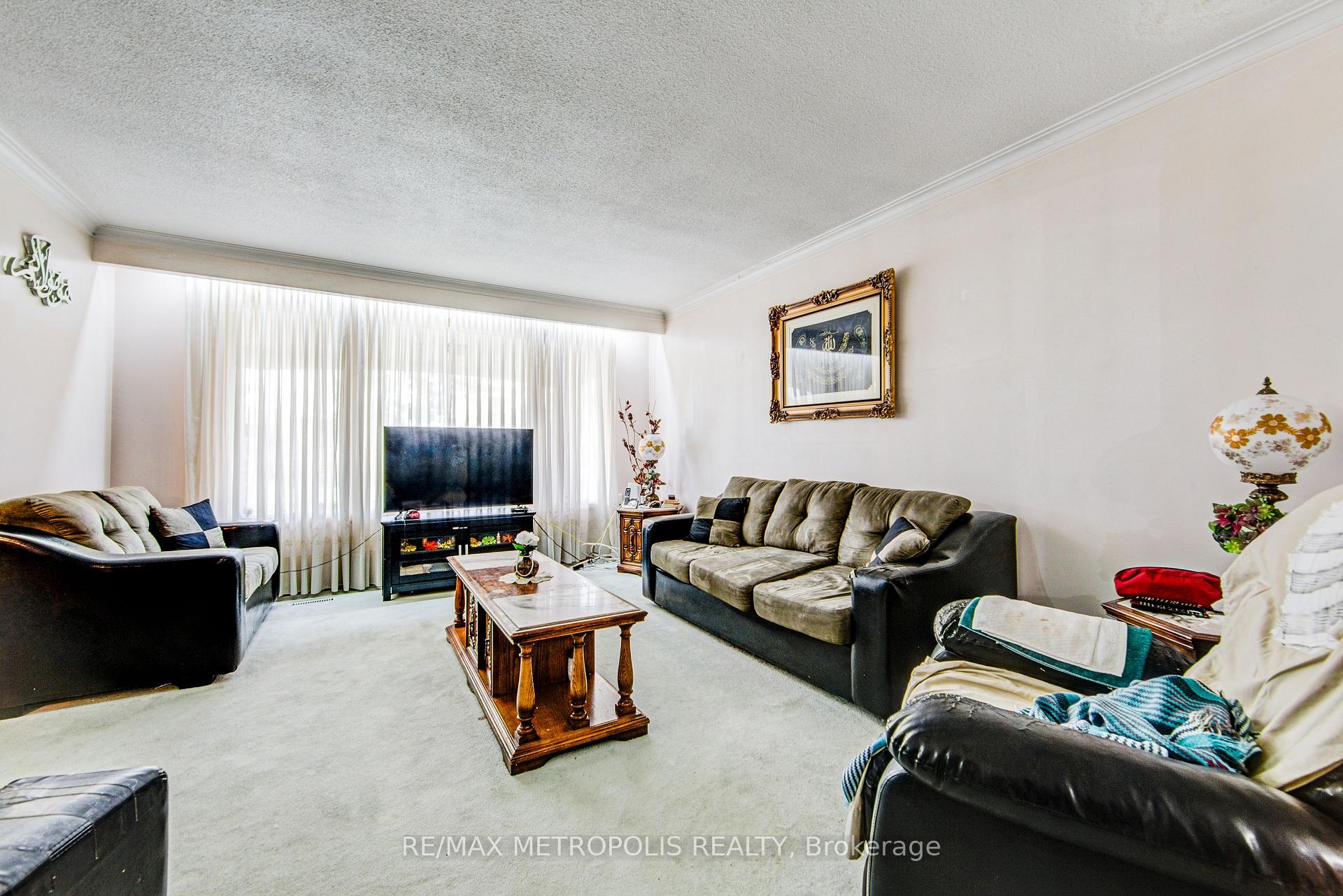 Photo 4 of 110 Stevenson Road, Etobicoke, Mount Olive-Silverstone-Jamestown — HOMEH