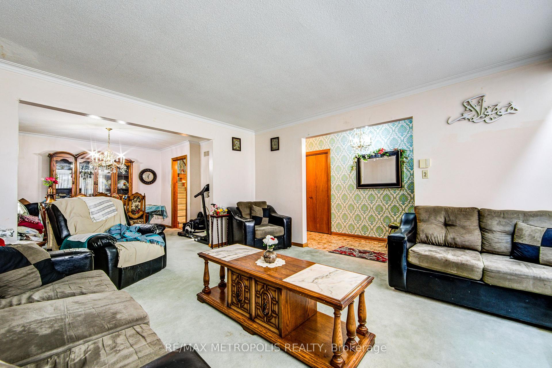 Photo 5 of 110 Stevenson Road, Etobicoke, Mount Olive-Silverstone-Jamestown — HOMEH