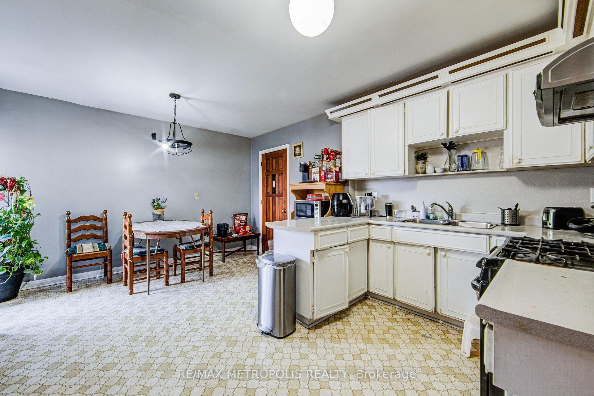 Photo 7 of 110 Stevenson Road, Etobicoke, Mount Olive-Silverstone-Jamestown — HOMEH