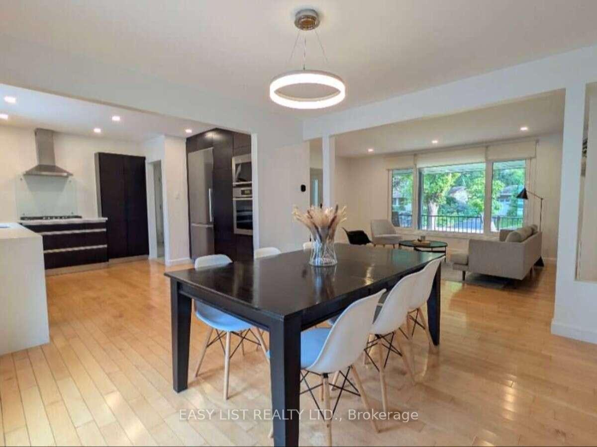 Photo 8 of 1895 Savoy Place, Ottawa, Braemar Park — HOMEH