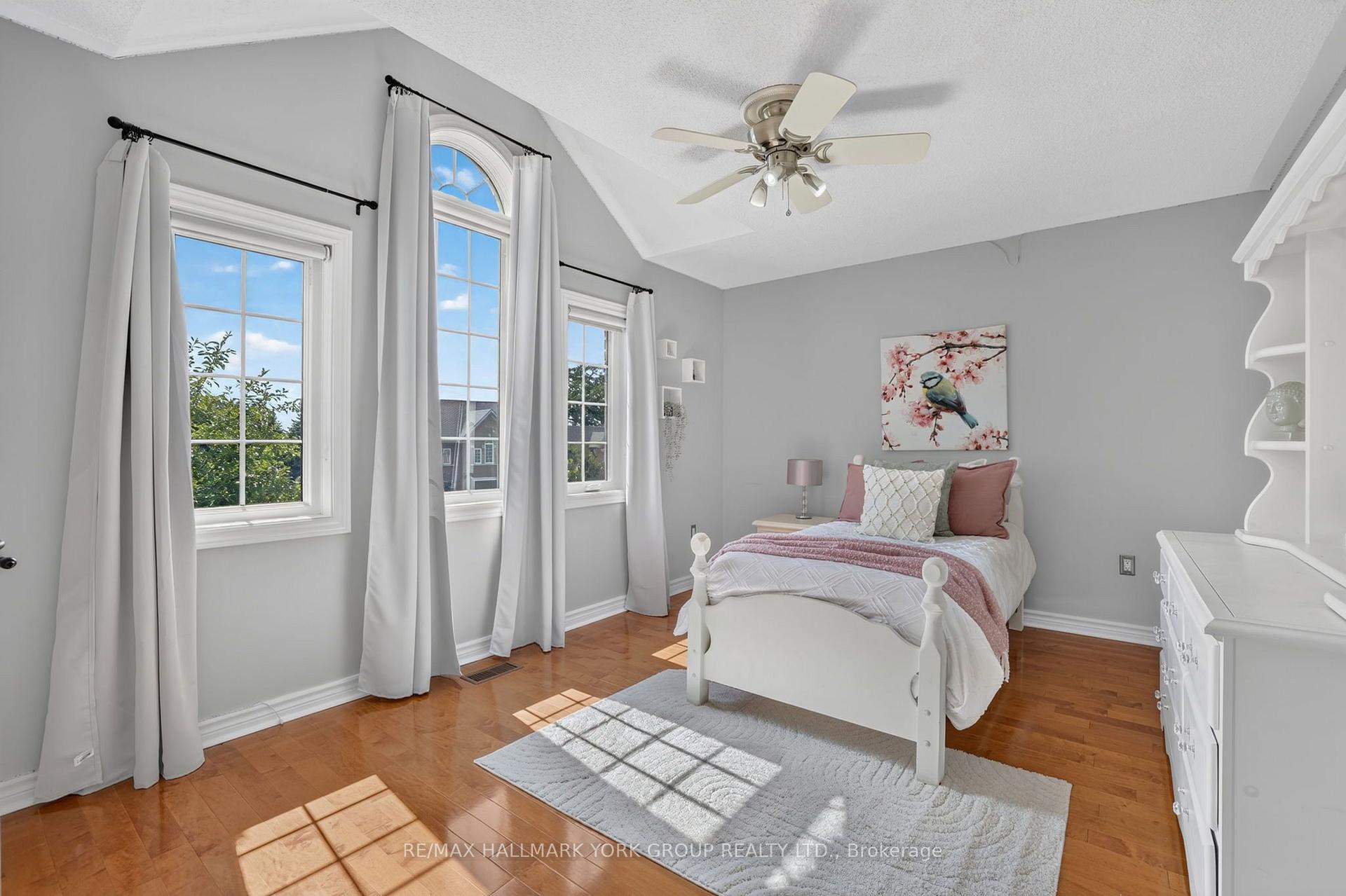 Photo 10 of 669 Kingsmere Avenue, Newmarket, Stonehaven-Wyndham — HOMEH