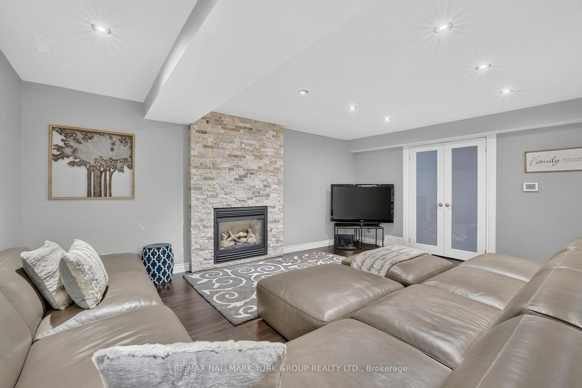 Photo 13 of 669 Kingsmere Avenue, Newmarket, Stonehaven-Wyndham — HOMEH