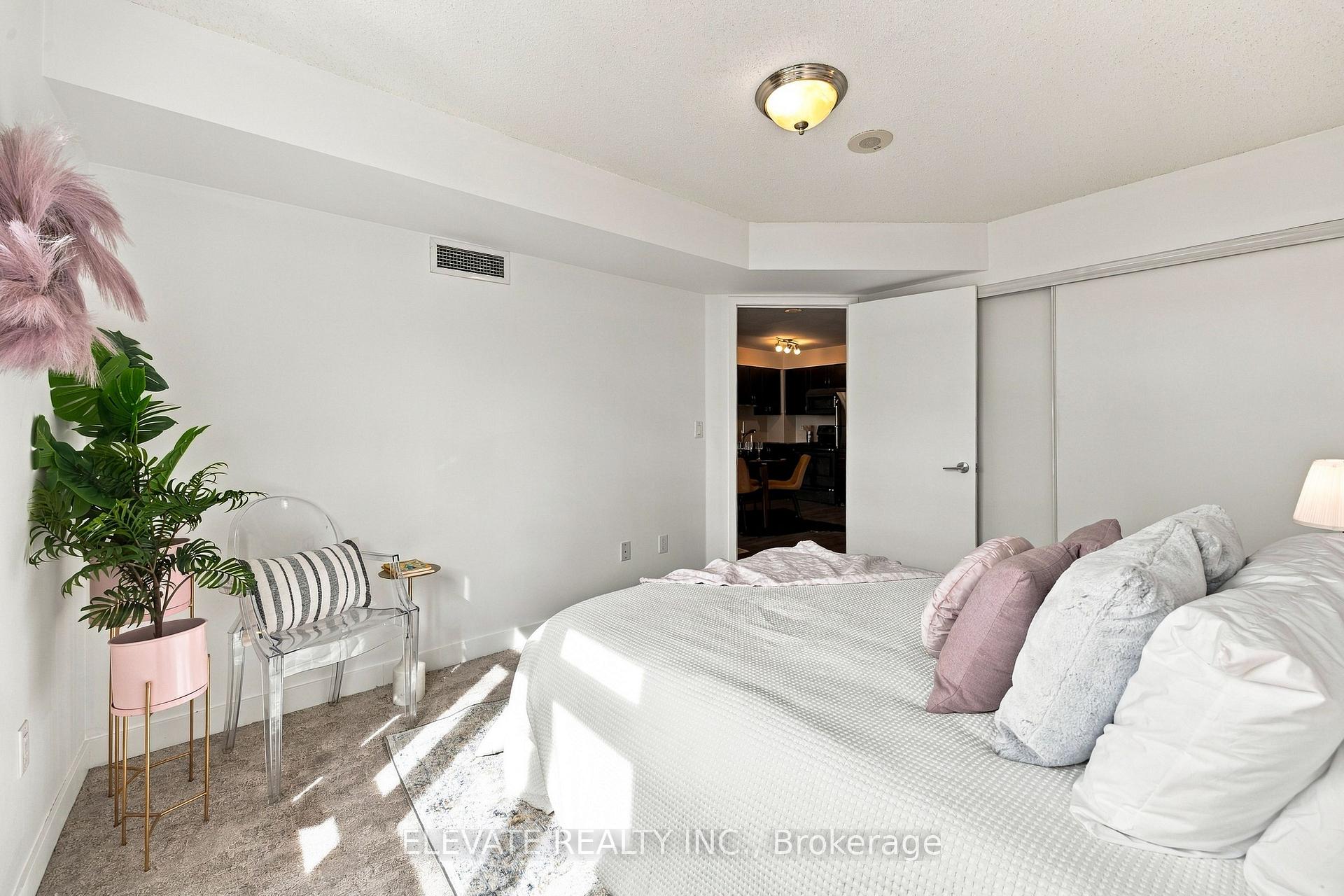 Photo 11 of Unit 408, 812 Lansdowne Avenue, Toronto, Dovercourt-Wallace Emerson-Junction — HOMEH