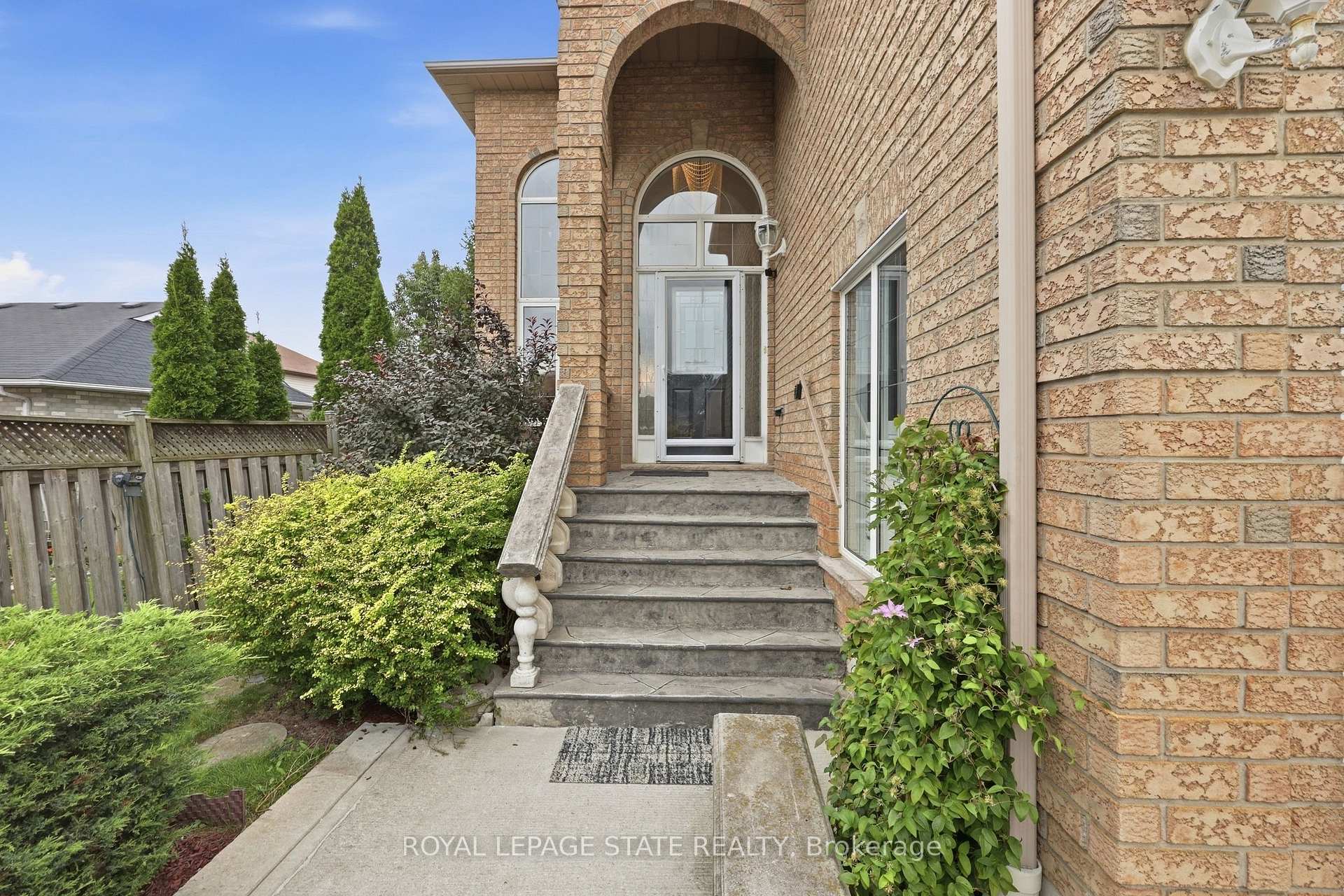 Photo 5 of 11 Redtail Crescent, Hamilton, Carpenter — HOMEH
