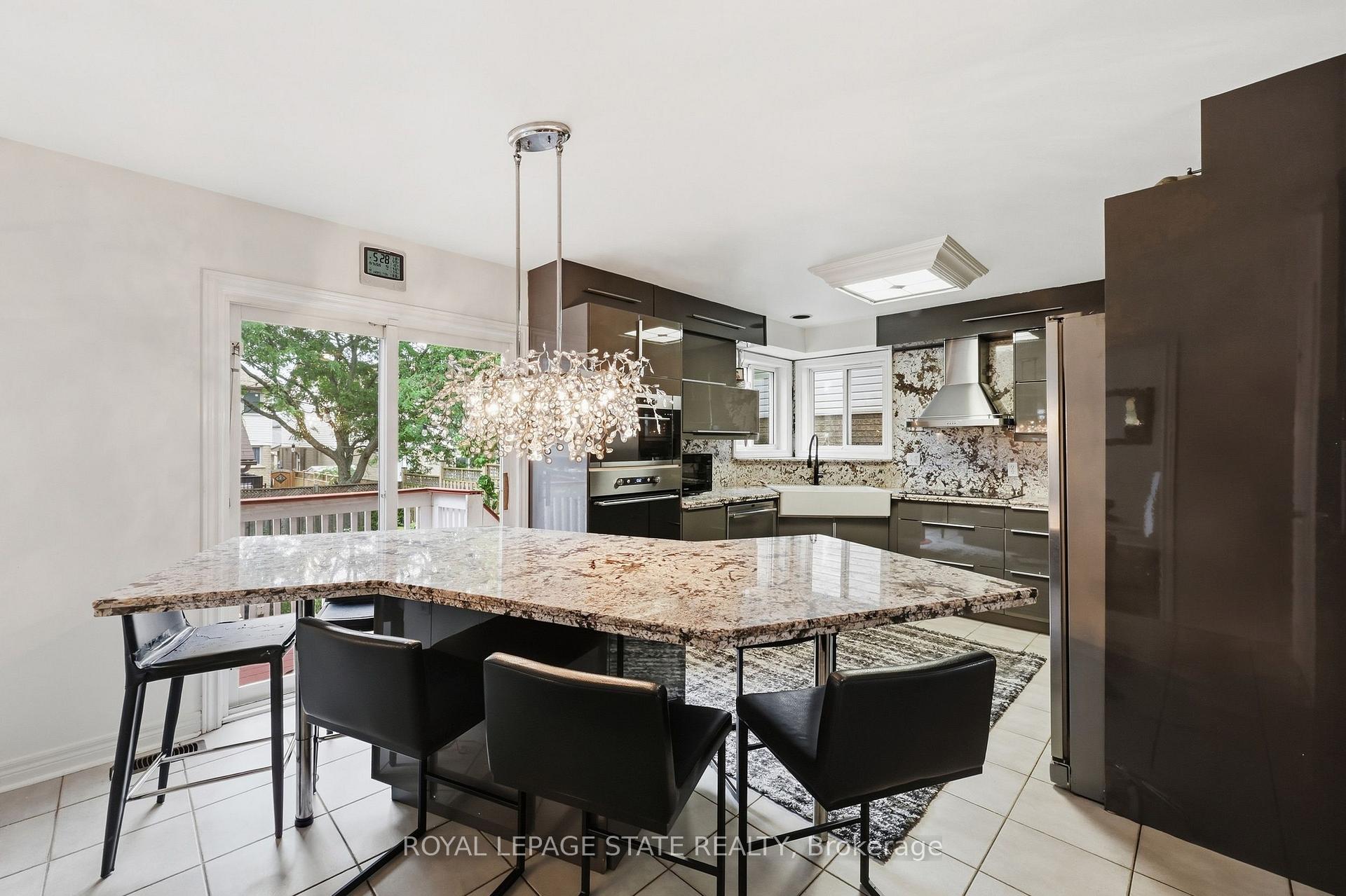 Photo 14 of 11 Redtail Crescent, Hamilton, Carpenter — HOMEH