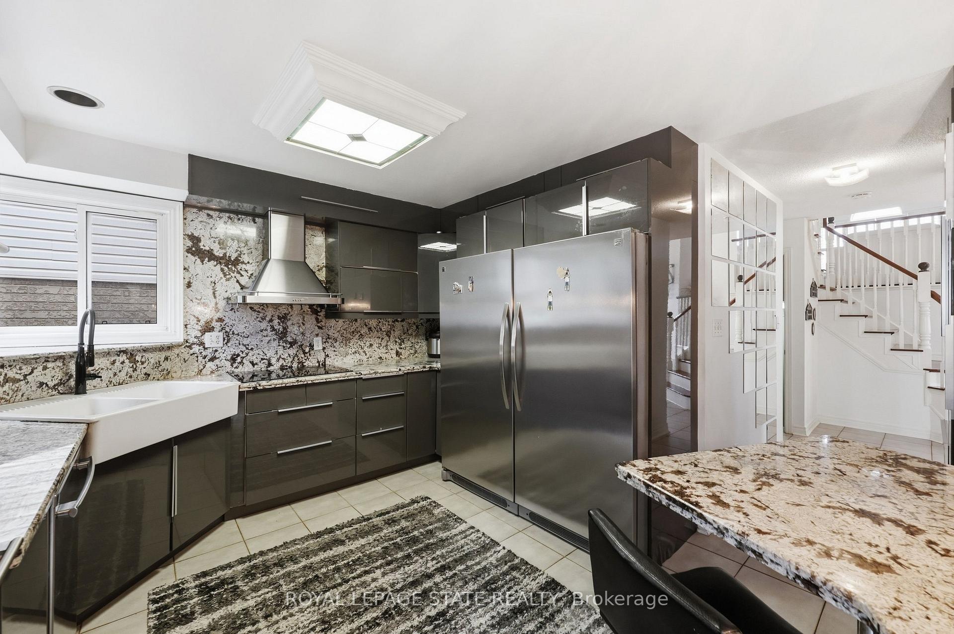 Photo 15 of 11 Redtail Crescent, Hamilton, Carpenter — HOMEH