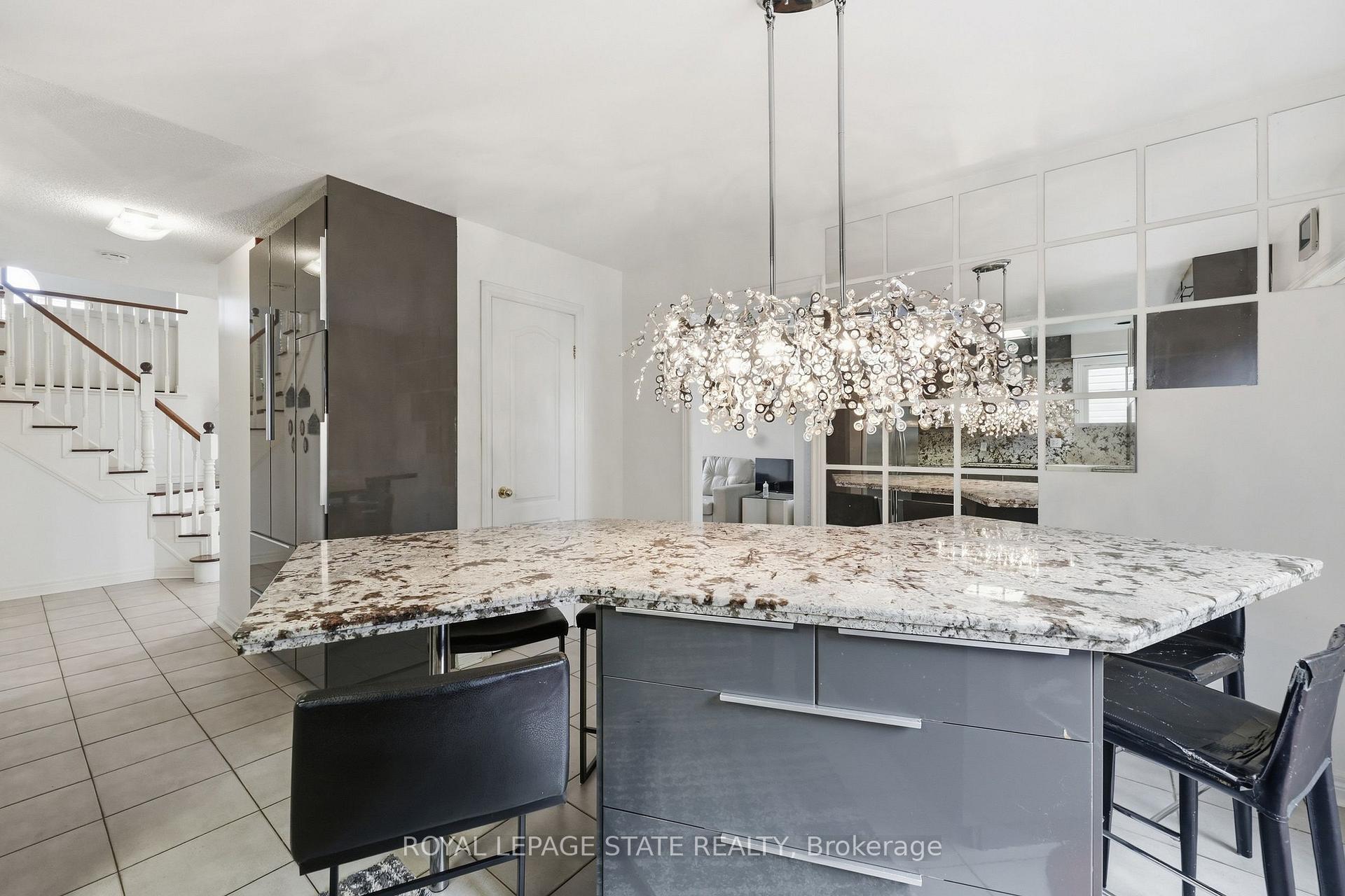 Photo 18 of 11 Redtail Crescent, Hamilton, Carpenter — HOMEH