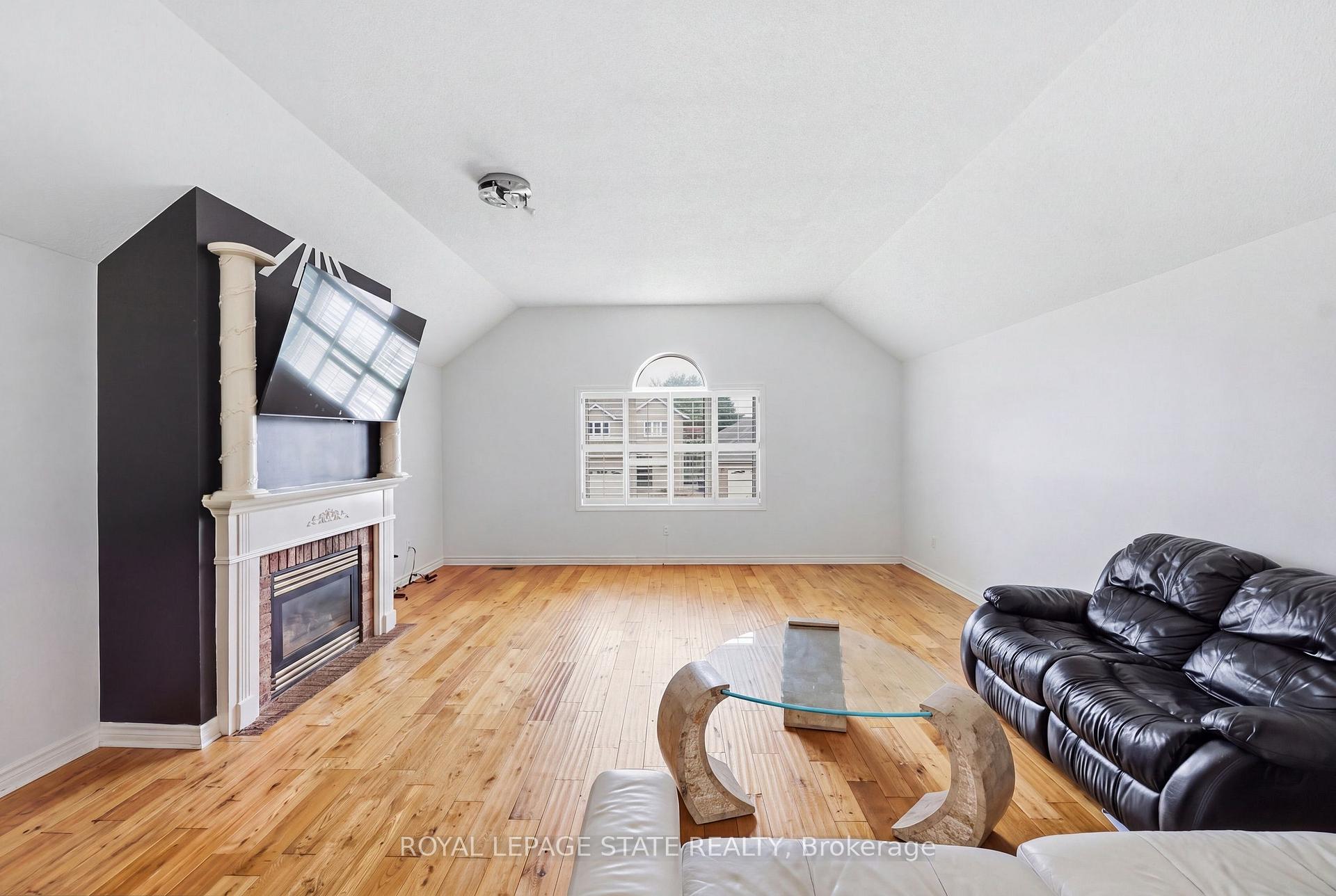 Photo 19 of 11 Redtail Crescent, Hamilton, Carpenter — HOMEH