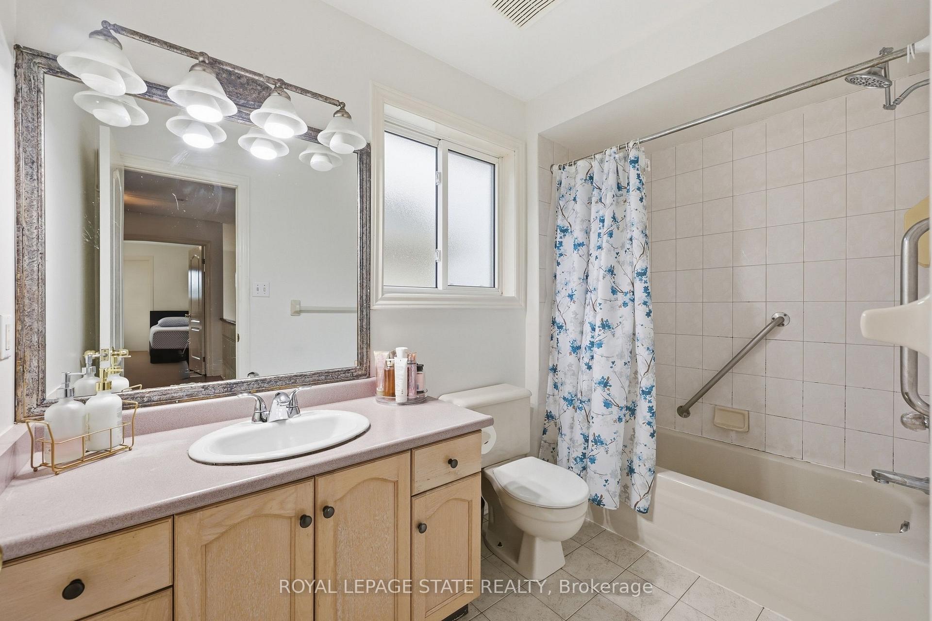 Photo 24 of 11 Redtail Crescent, Hamilton, Carpenter — HOMEH