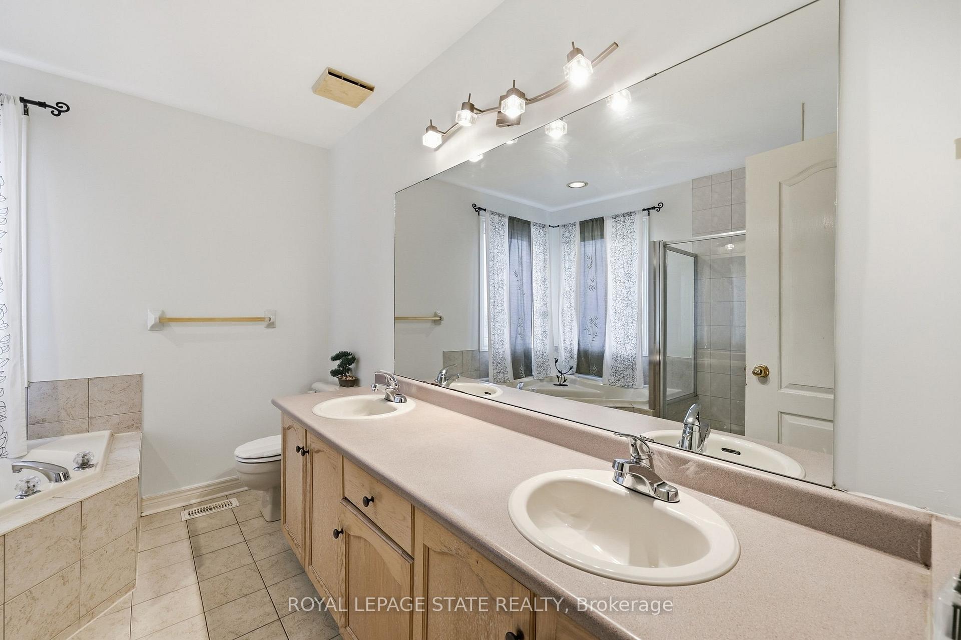 Photo 26 of 11 Redtail Crescent, Hamilton, Carpenter — HOMEH