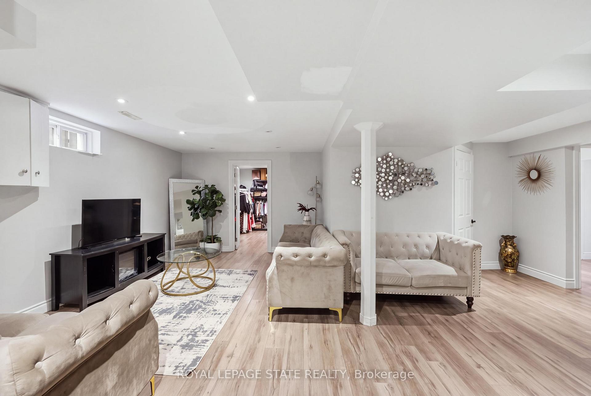 Photo 29 of 11 Redtail Crescent, Hamilton, Carpenter — HOMEH