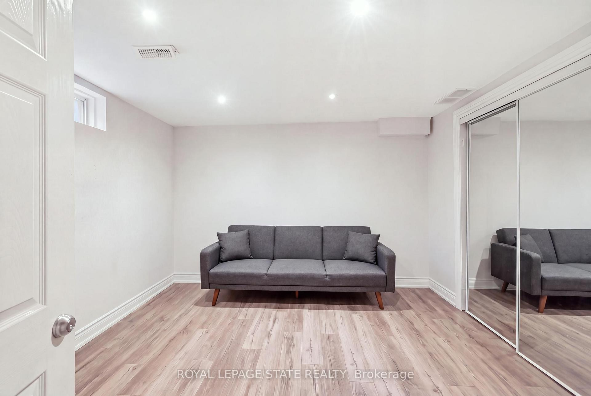 Photo 31 of 11 Redtail Crescent, Hamilton, Carpenter — HOMEH