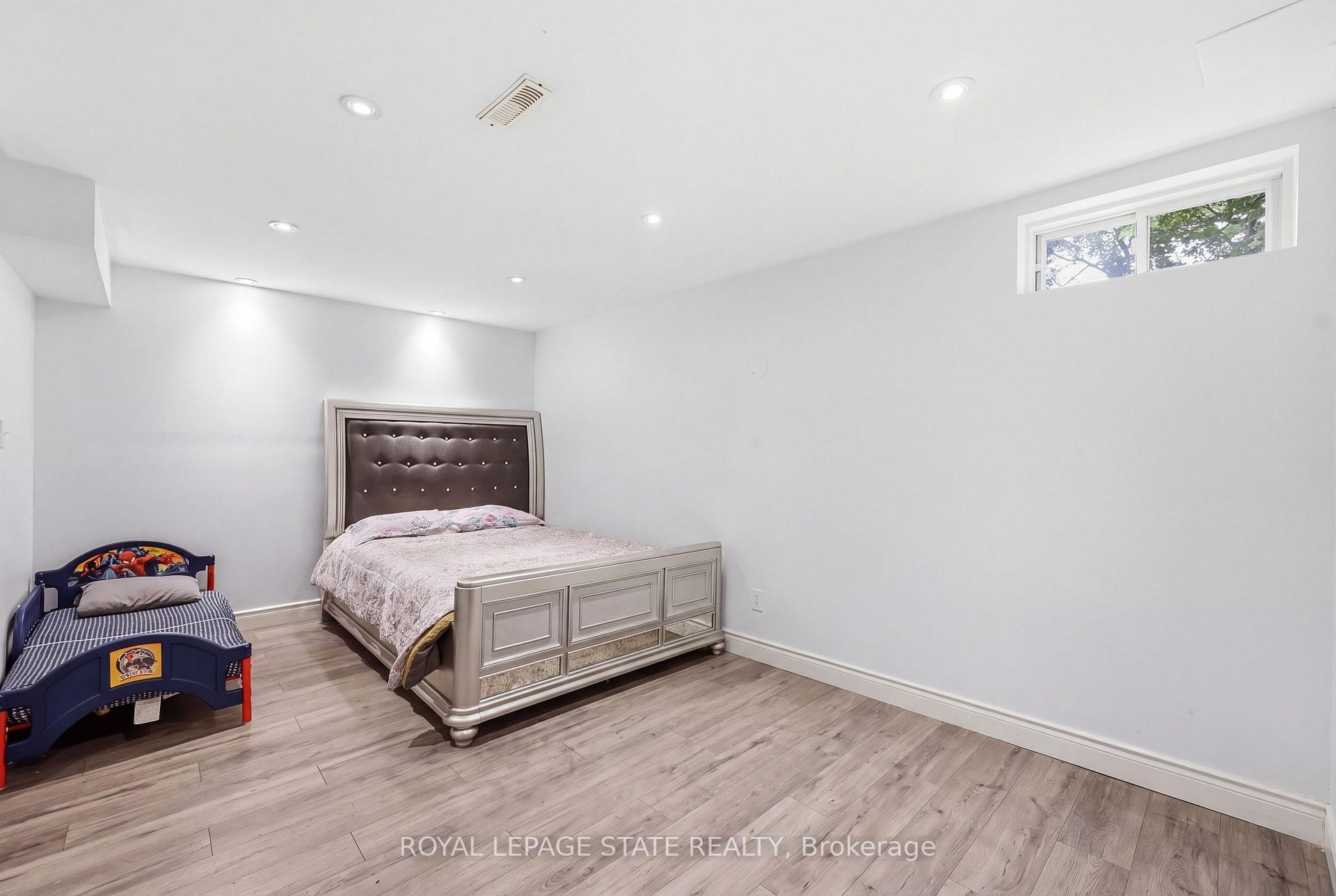 Photo 32 of 11 Redtail Crescent, Hamilton, Carpenter — HOMEH