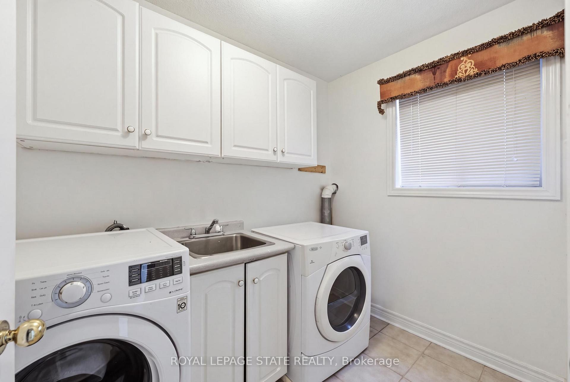 Photo 33 of 11 Redtail Crescent, Hamilton, Carpenter — HOMEH