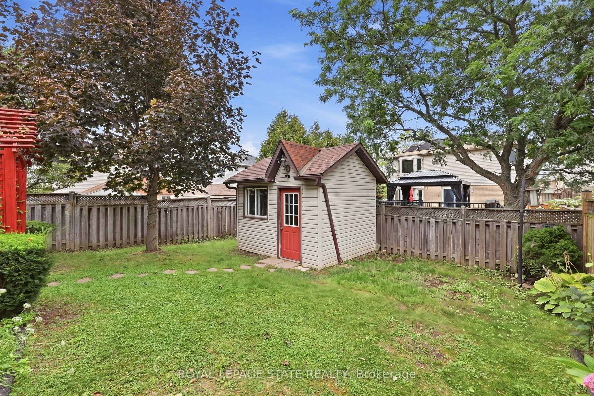 Photo 35 of 11 Redtail Crescent, Hamilton, Carpenter — HOMEH