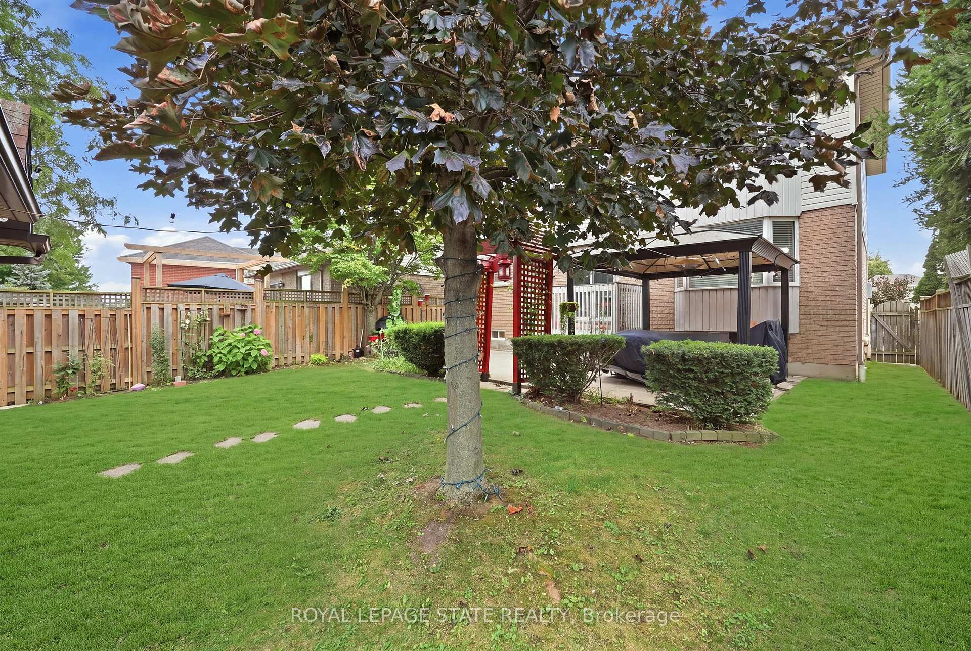 Photo 37 of 11 Redtail Crescent, Hamilton, Carpenter — HOMEH
