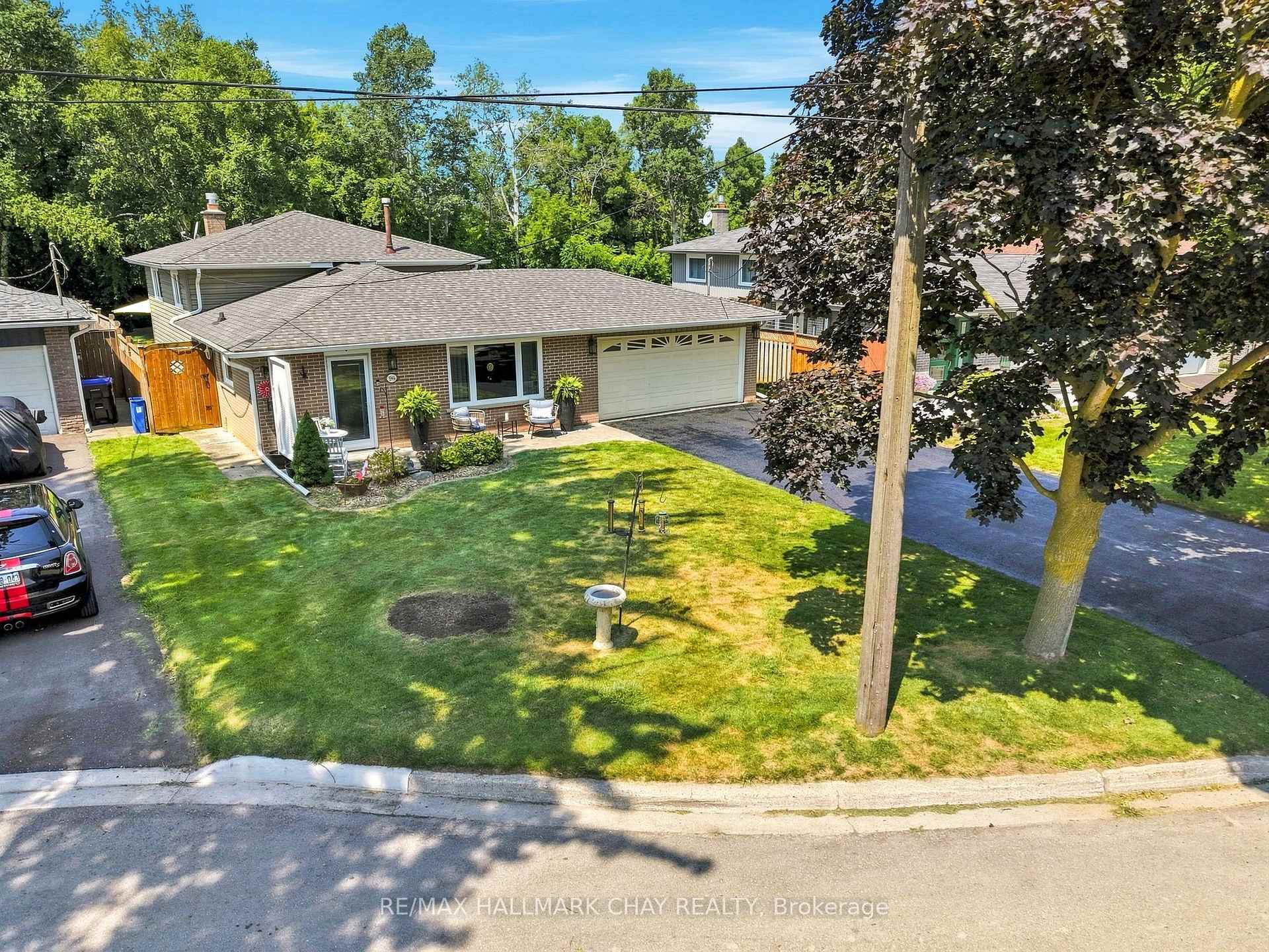 Photo of 96 Maple Avenue W