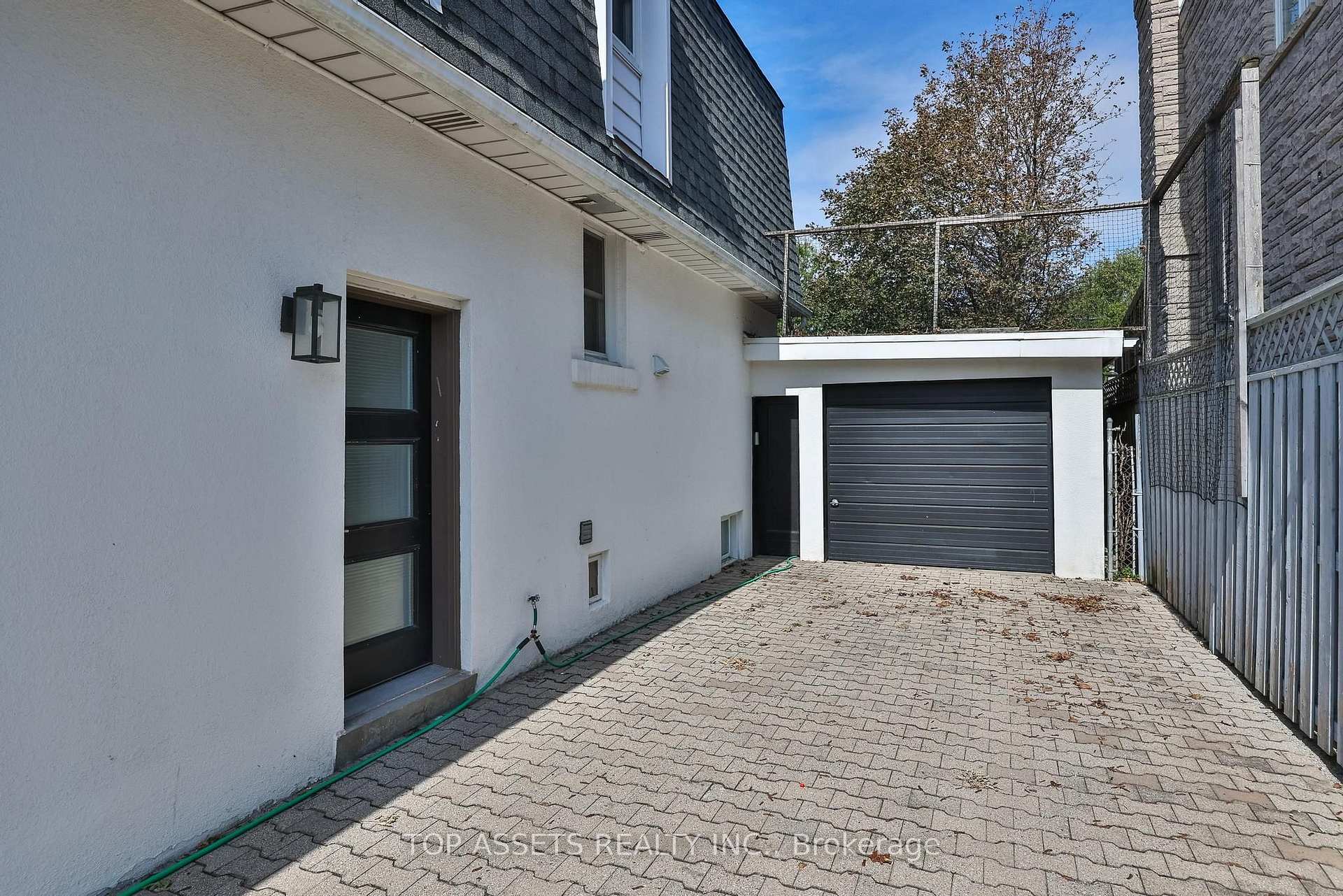 Photo 2 of 532 (BSMT) Glengrove Avenue W, Toronto, Englemount-Lawrence — HOMEH