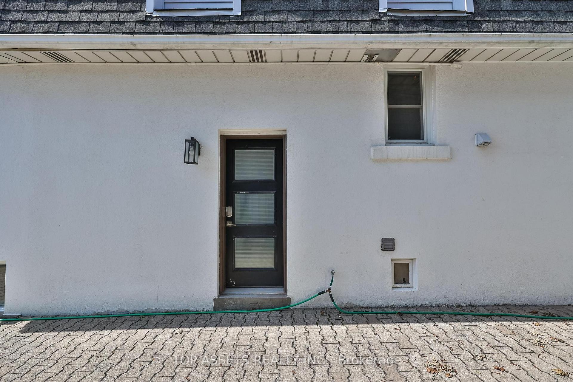 Photo 3 of 532 (BSMT) Glengrove Avenue W, Toronto, Englemount-Lawrence — HOMEH