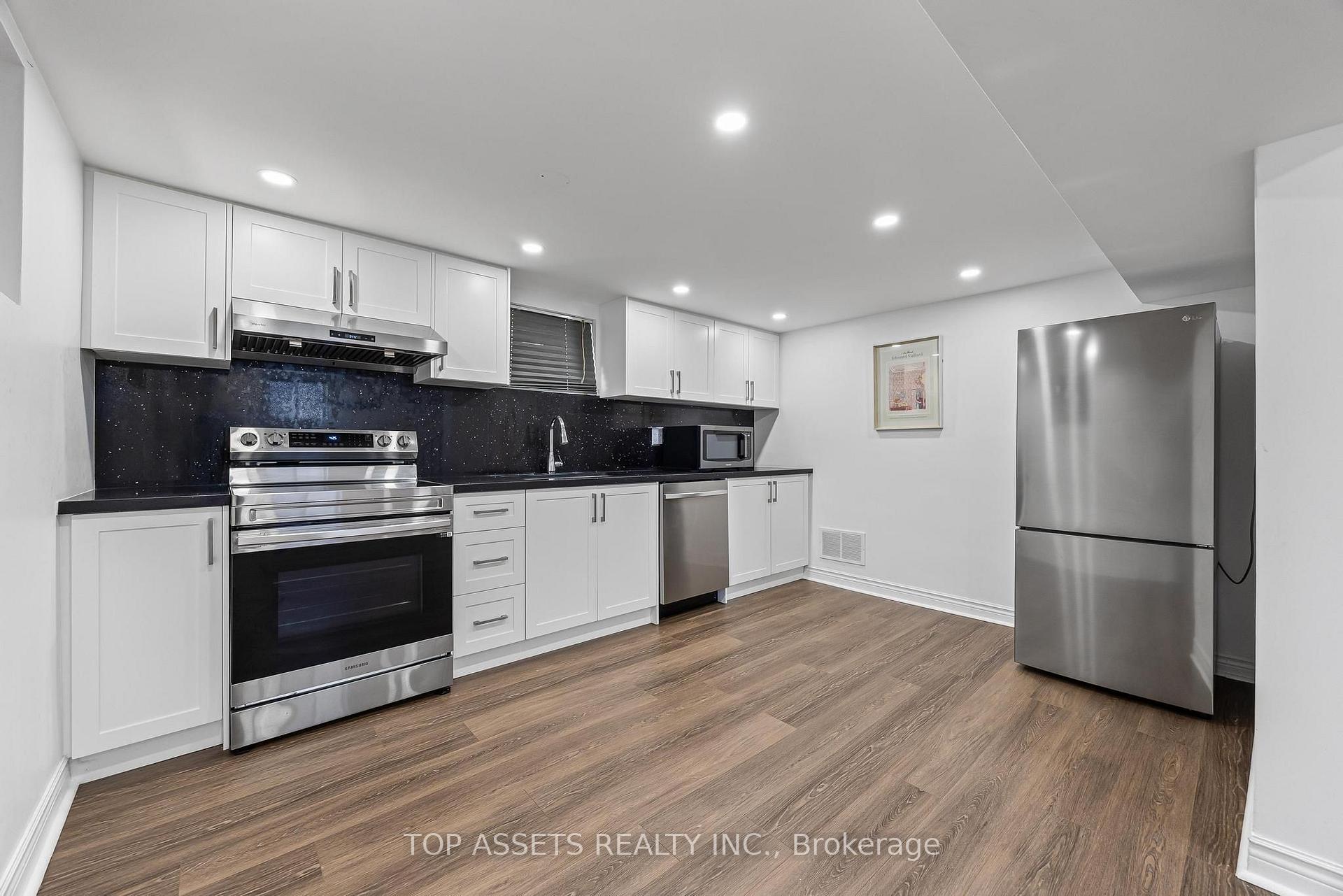 Photo 6 of 532 (BSMT) Glengrove Avenue W, Toronto, Englemount-Lawrence — HOMEH