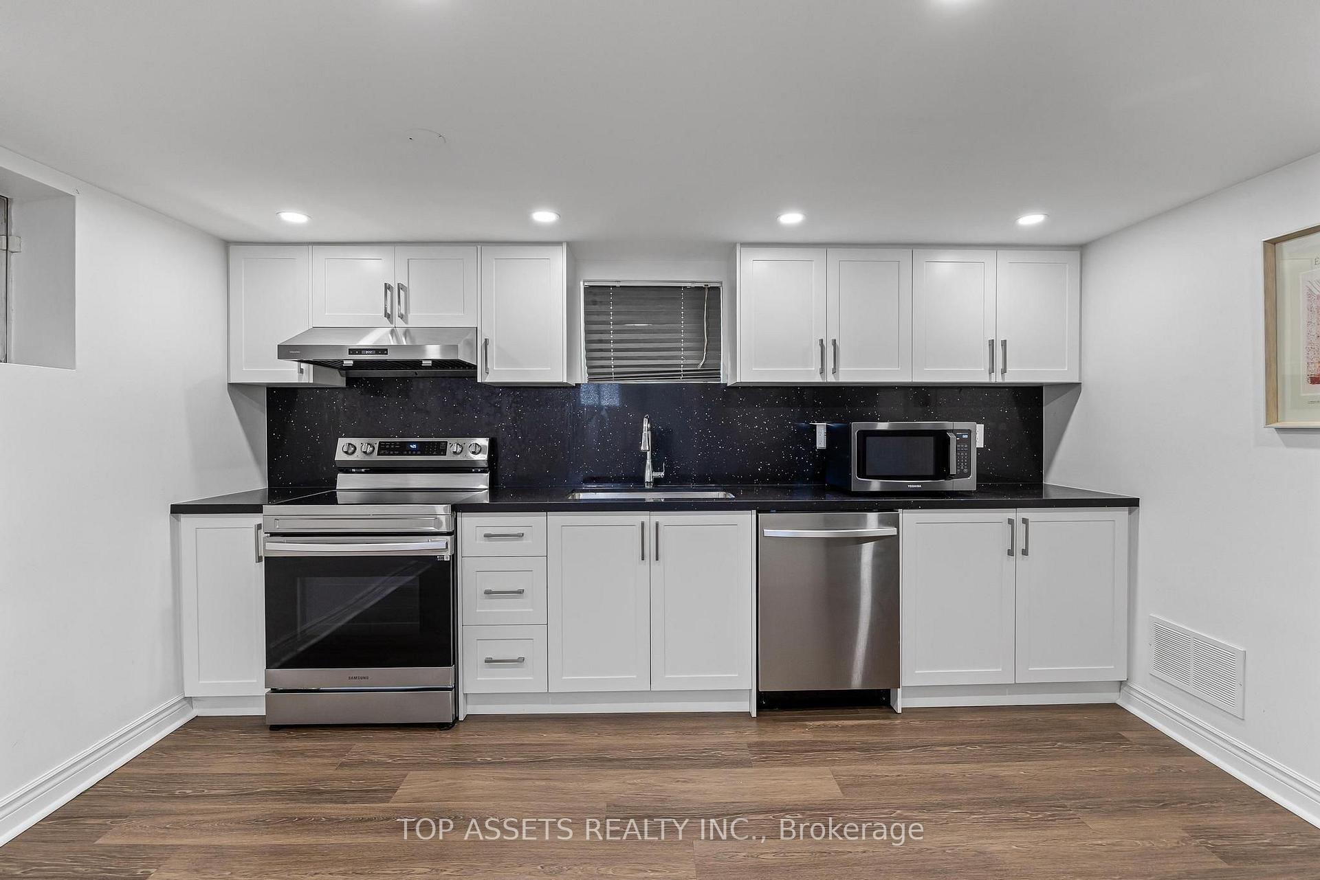 Photo 7 of 532 (BSMT) Glengrove Avenue W, Toronto, Englemount-Lawrence — HOMEH