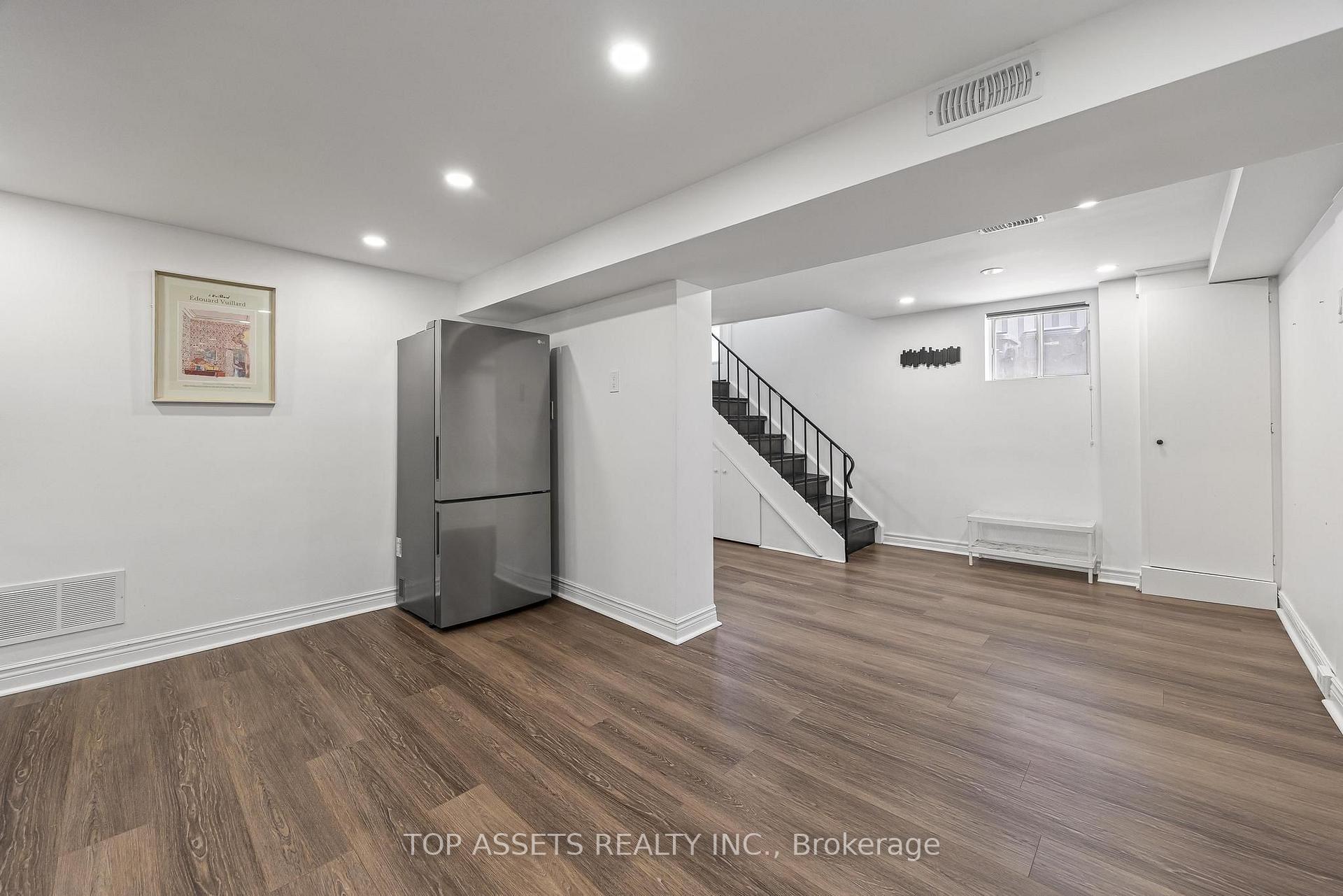 Photo 8 of 532 (BSMT) Glengrove Avenue W, Toronto, Englemount-Lawrence — HOMEH