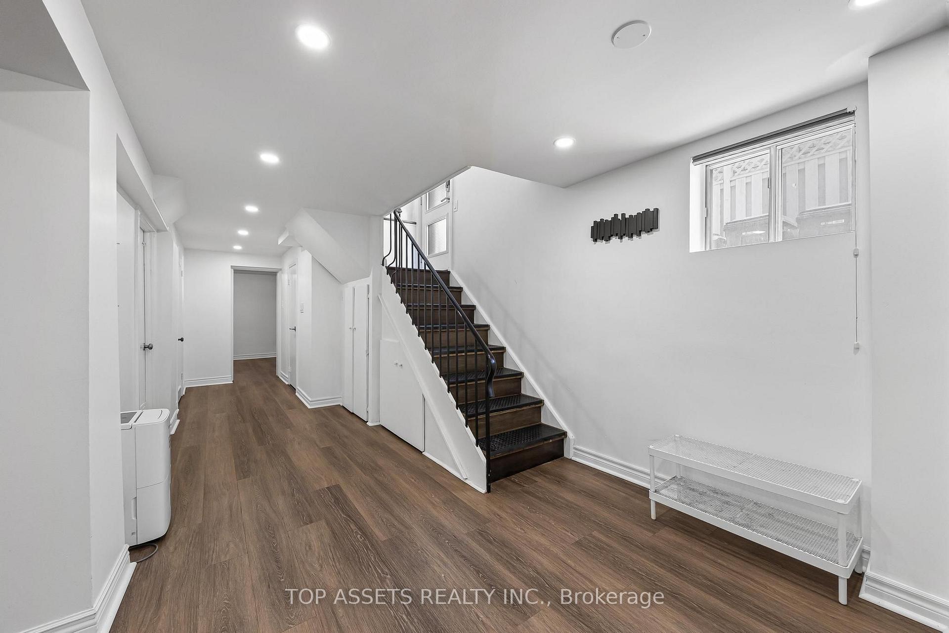 Photo 9 of 532 (BSMT) Glengrove Avenue W, Toronto, Englemount-Lawrence — HOMEH