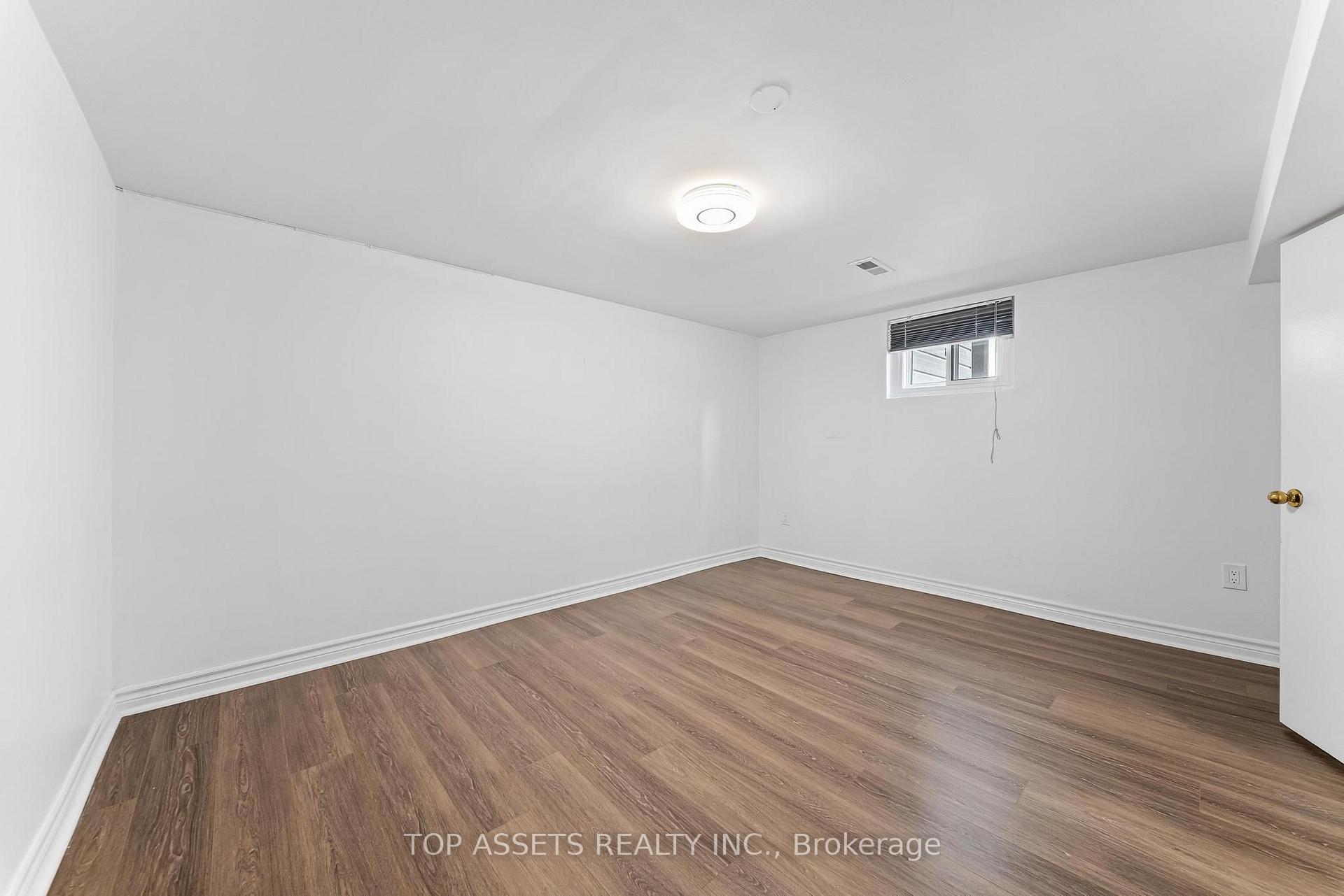 Photo 11 of 532 (BSMT) Glengrove Avenue W, Toronto, Englemount-Lawrence — HOMEH