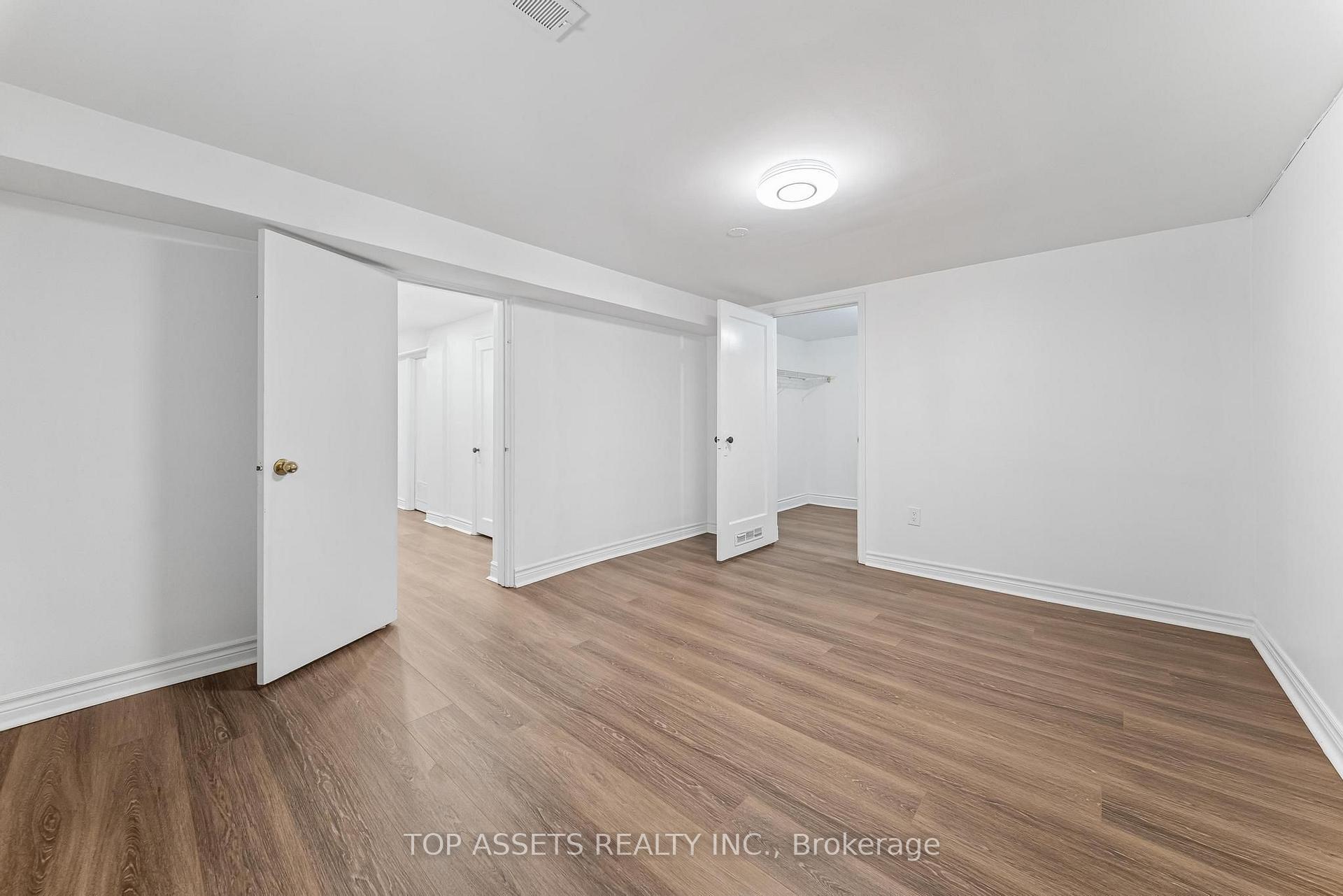 Photo 12 of 532 (BSMT) Glengrove Avenue W, Toronto, Englemount-Lawrence — HOMEH
