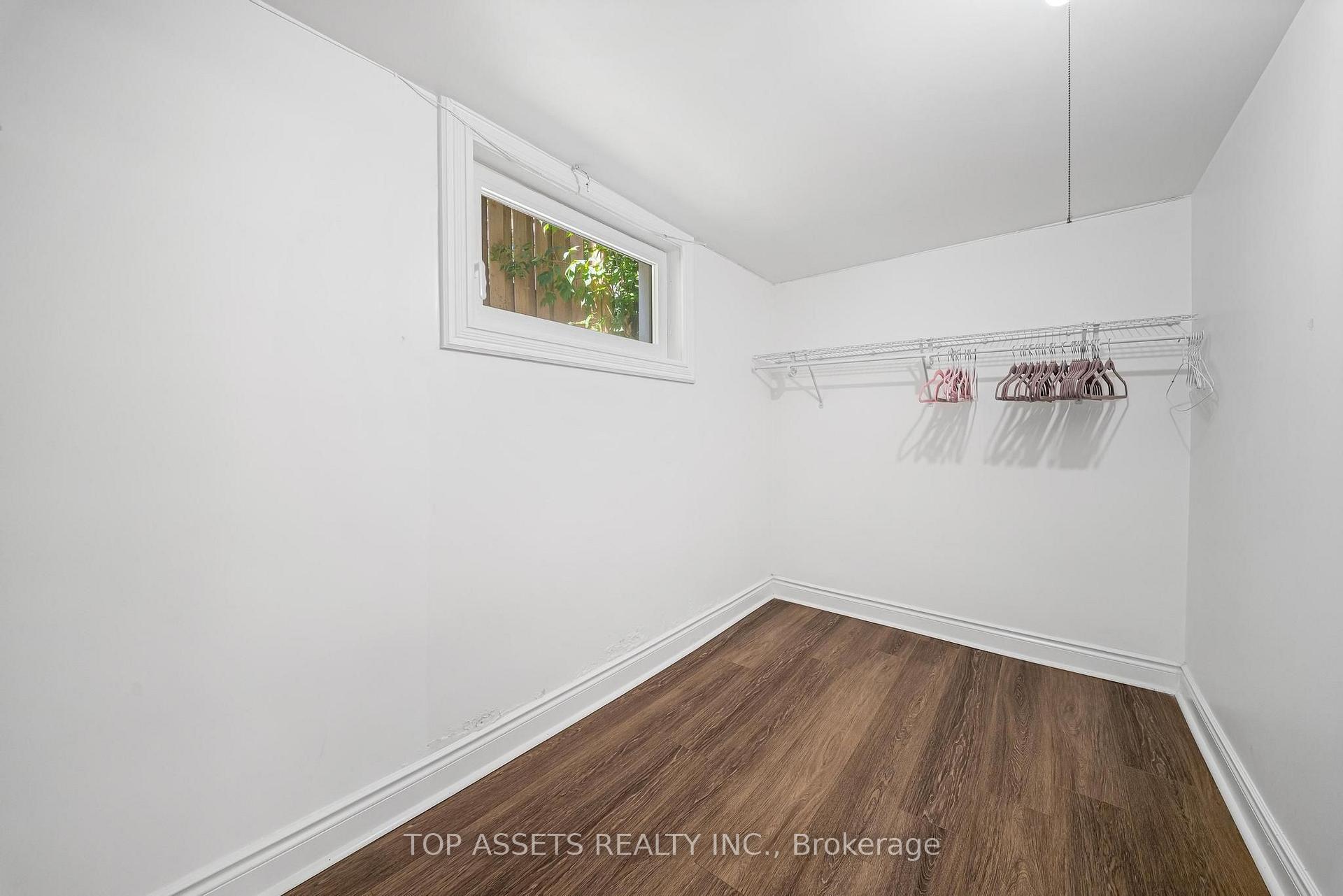 Photo 13 of 532 (BSMT) Glengrove Avenue W, Toronto, Englemount-Lawrence — HOMEH