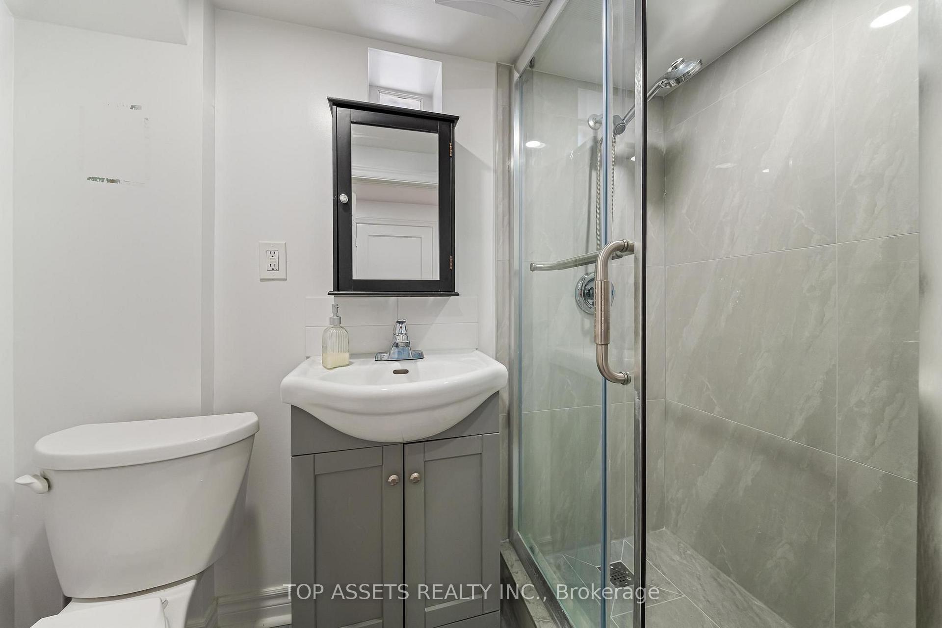 Photo 16 of 532 (BSMT) Glengrove Avenue W, Toronto, Englemount-Lawrence — HOMEH