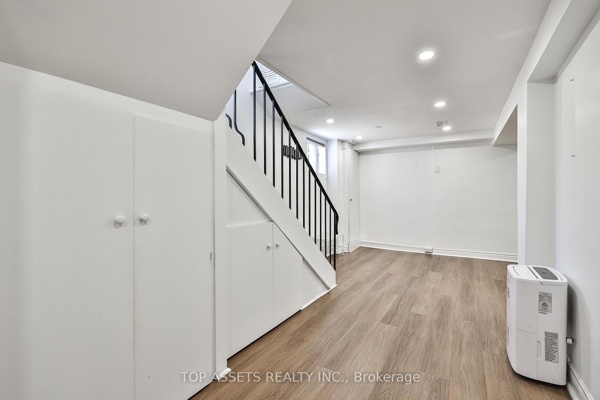 Photo 18 of 532 (BSMT) Glengrove Avenue W, Toronto, Englemount-Lawrence — HOMEH