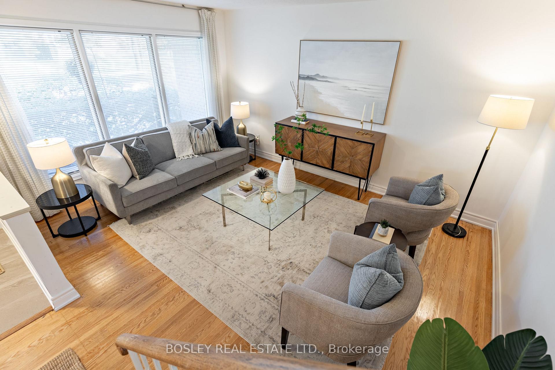 Photo 3 of 33 Roanoke Road, North York, Parkwoods-Donalda — HOMEH