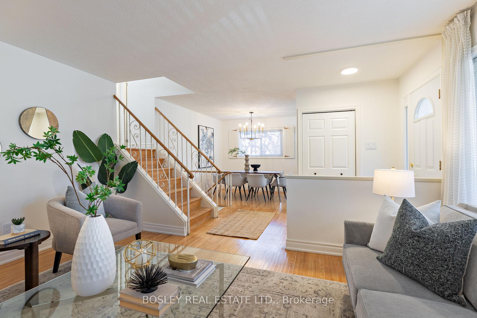 Photo 5 of 33 Roanoke Road, North York, Parkwoods-Donalda — HOMEH