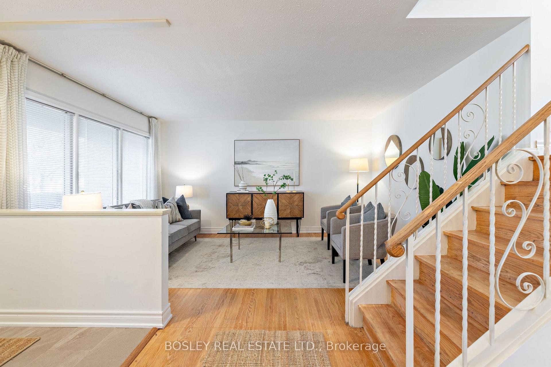Photo 10 of 33 Roanoke Road, North York, Parkwoods-Donalda — HOMEH