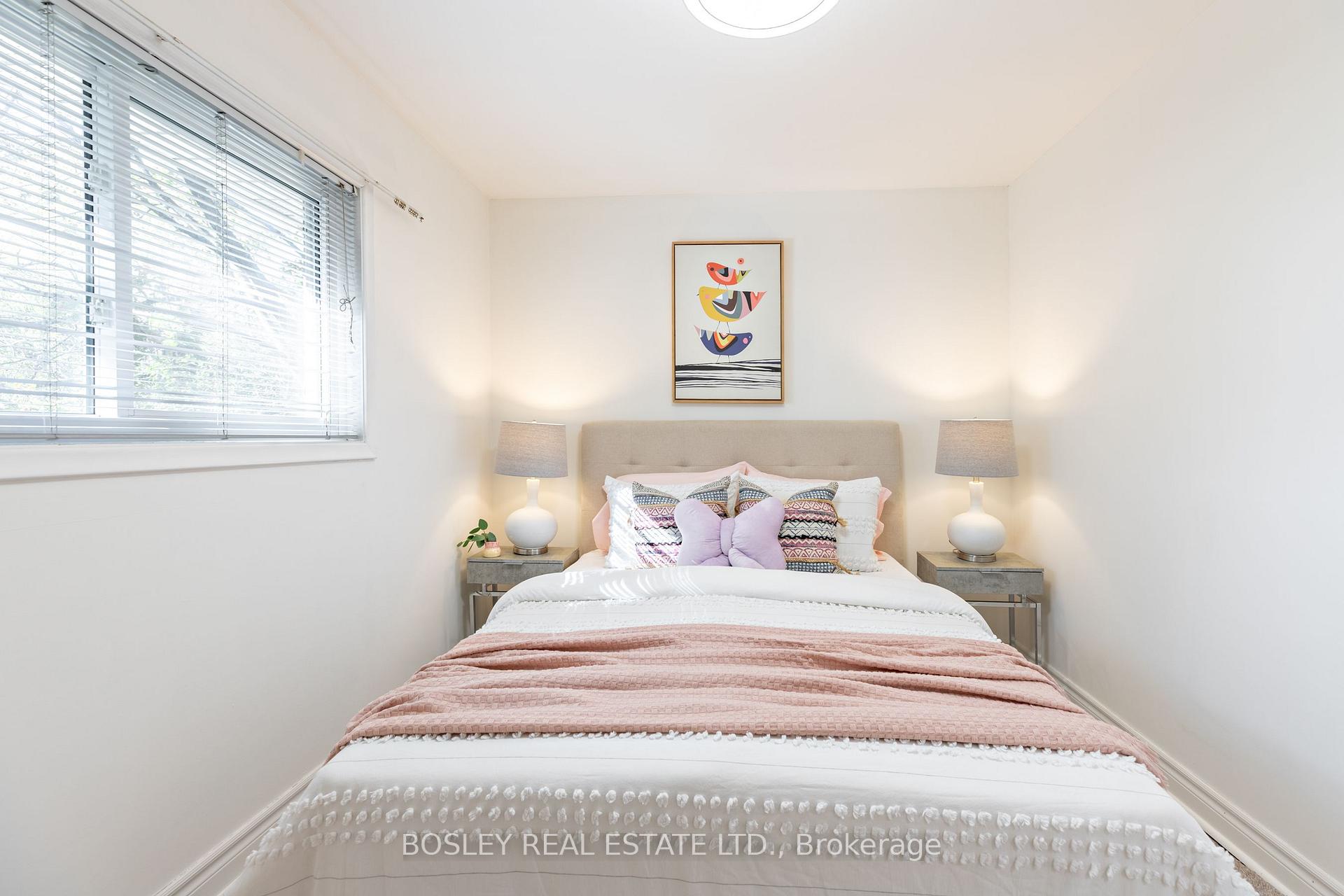 Photo 15 of 33 Roanoke Road, North York, Parkwoods-Donalda — HOMEH