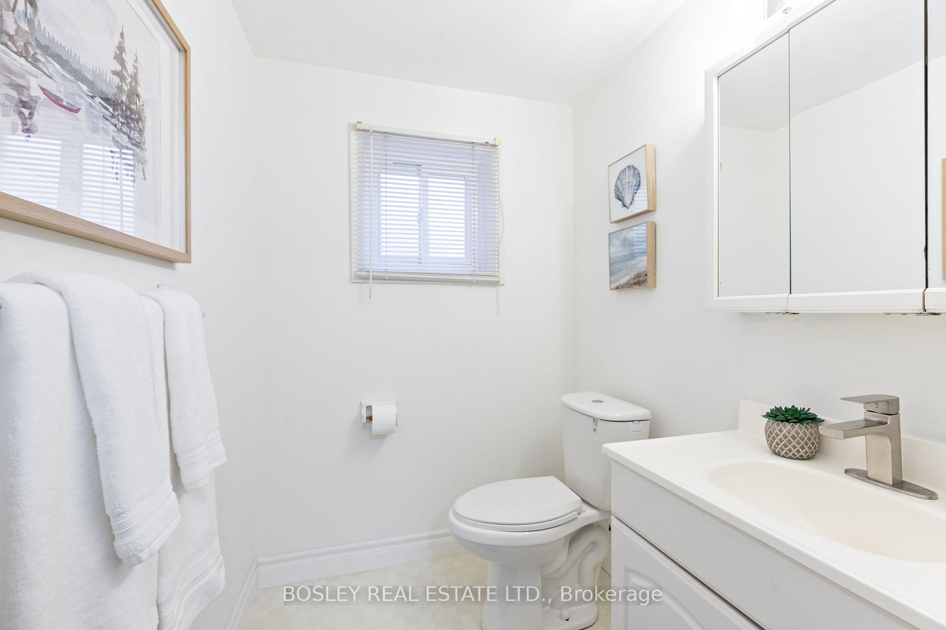 Photo 19 of 33 Roanoke Road, North York, Parkwoods-Donalda — HOMEH