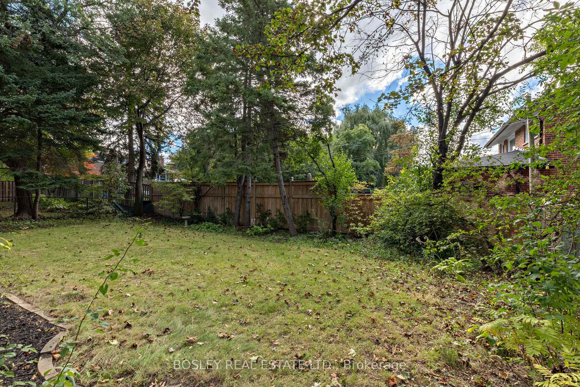 Photo 25 of 33 Roanoke Road, North York, Parkwoods-Donalda — HOMEH