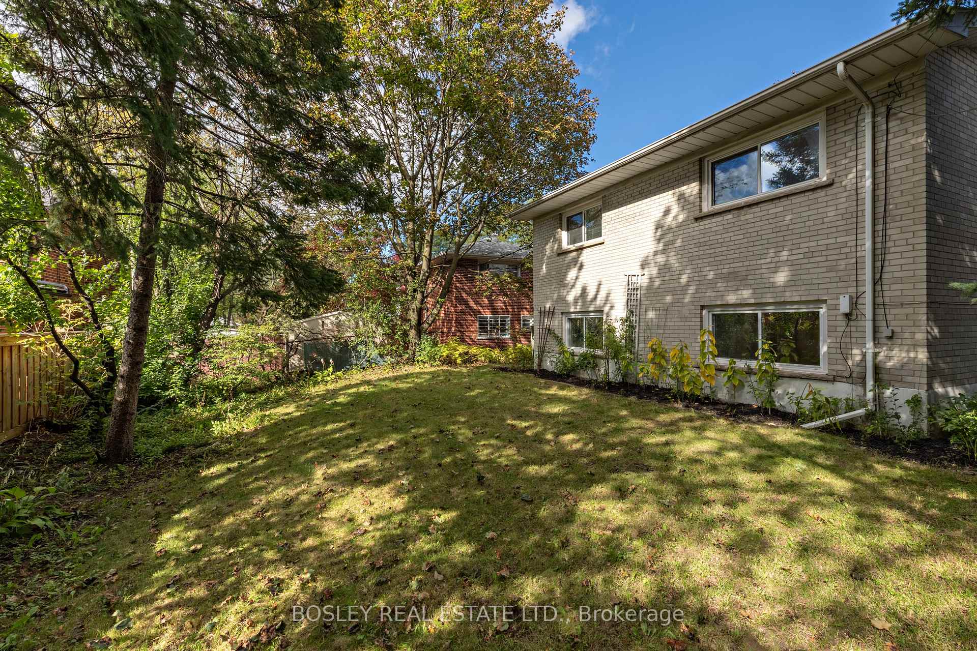 Photo 26 of 33 Roanoke Road, North York, Parkwoods-Donalda — HOMEH