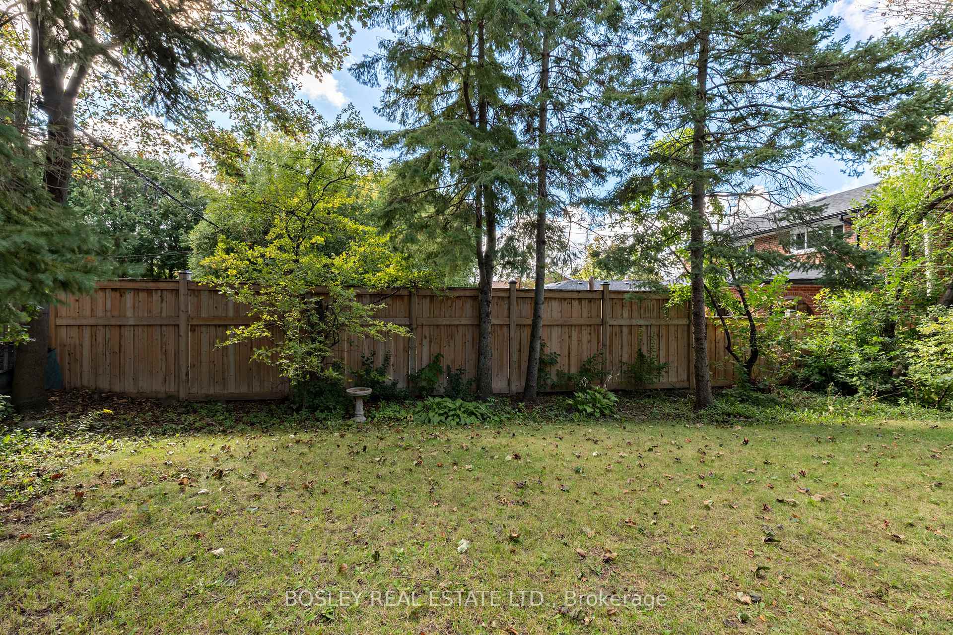 Photo 27 of 33 Roanoke Road, North York, Parkwoods-Donalda — HOMEH