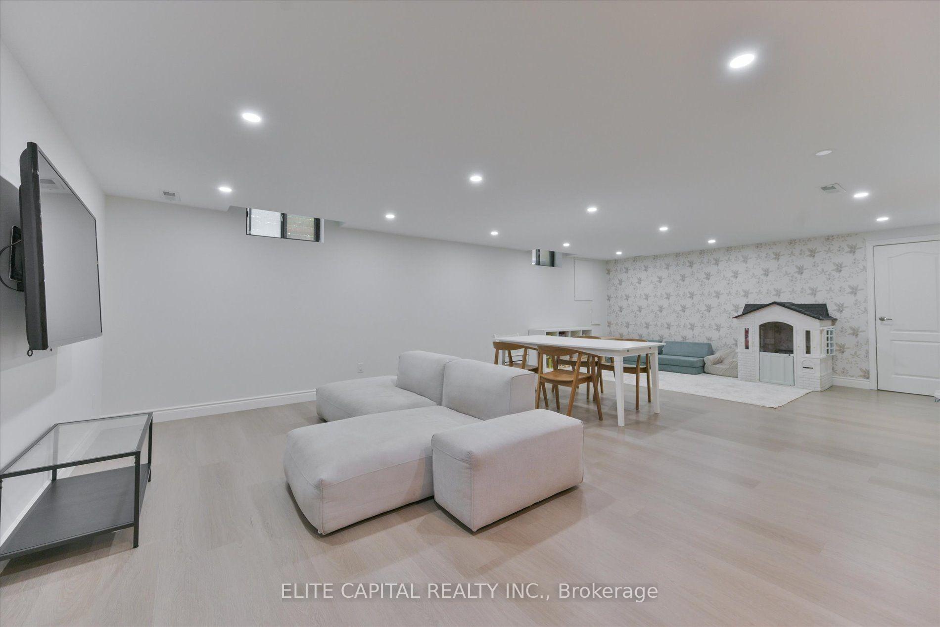 Photo 36 of 20 Raymore Drive, Etobicoke, Humber Heights — HOMEH