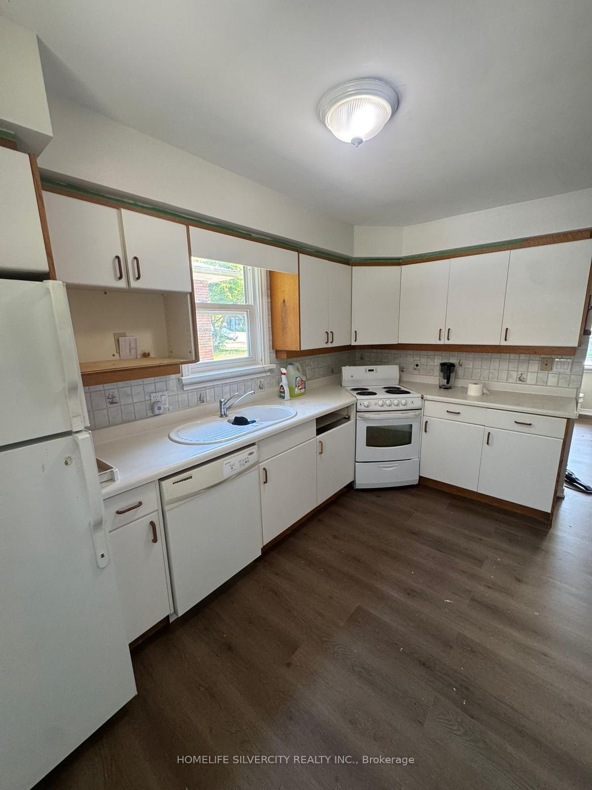 Photo 3 of 276 Sunview Street, Waterloo, Beechwood/University — HOMEH