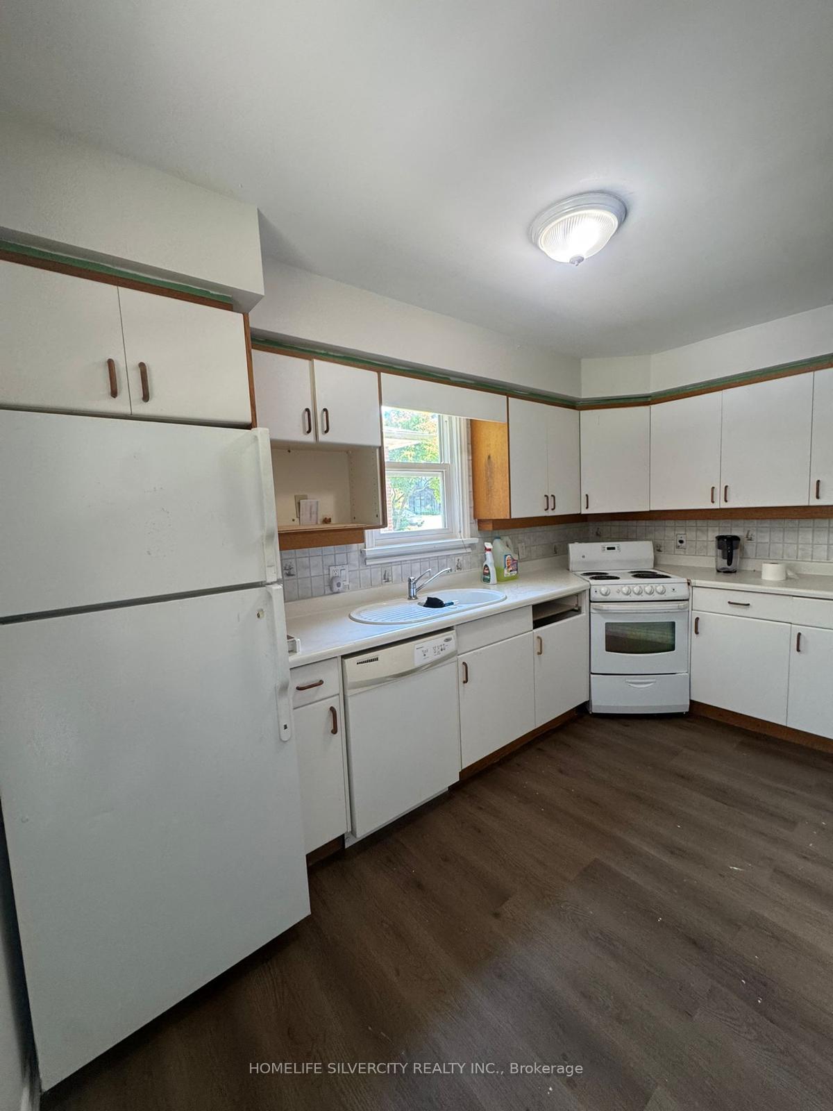 Photo 4 of 276 Sunview Street, Waterloo, Beechwood/University — HOMEH