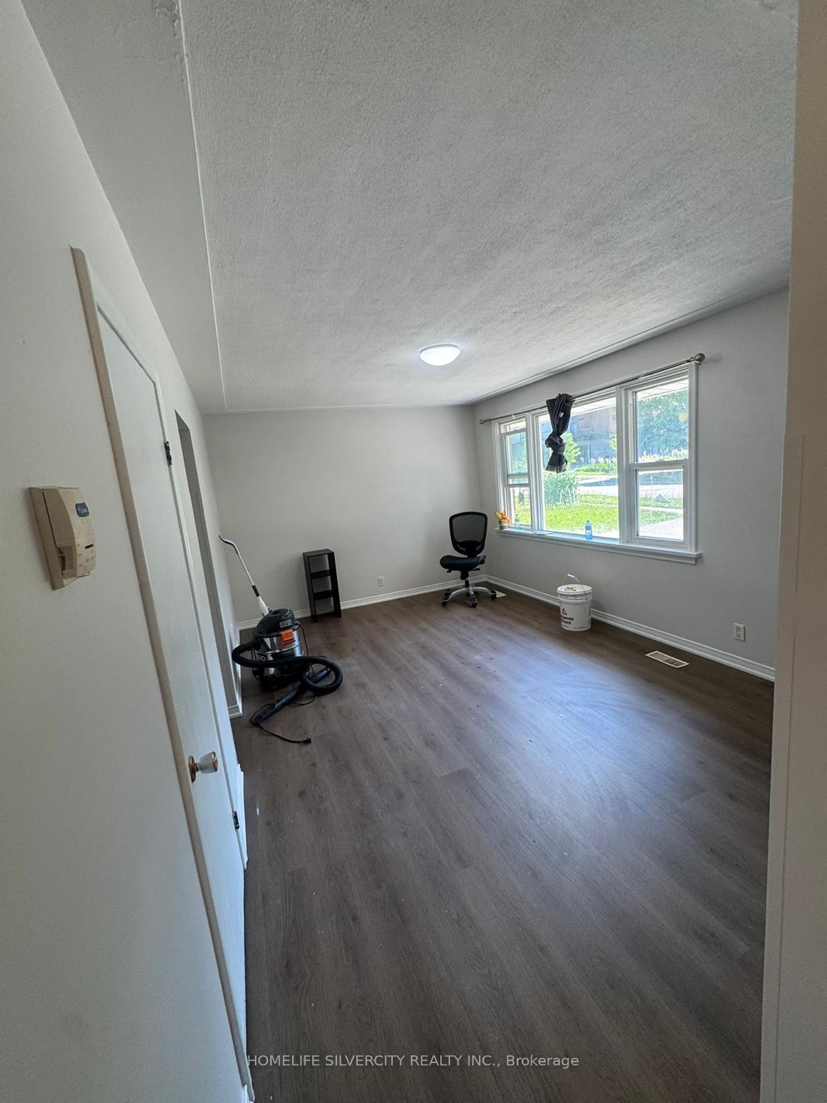 Photo 5 of 276 Sunview Street, Waterloo, Beechwood/University — HOMEH