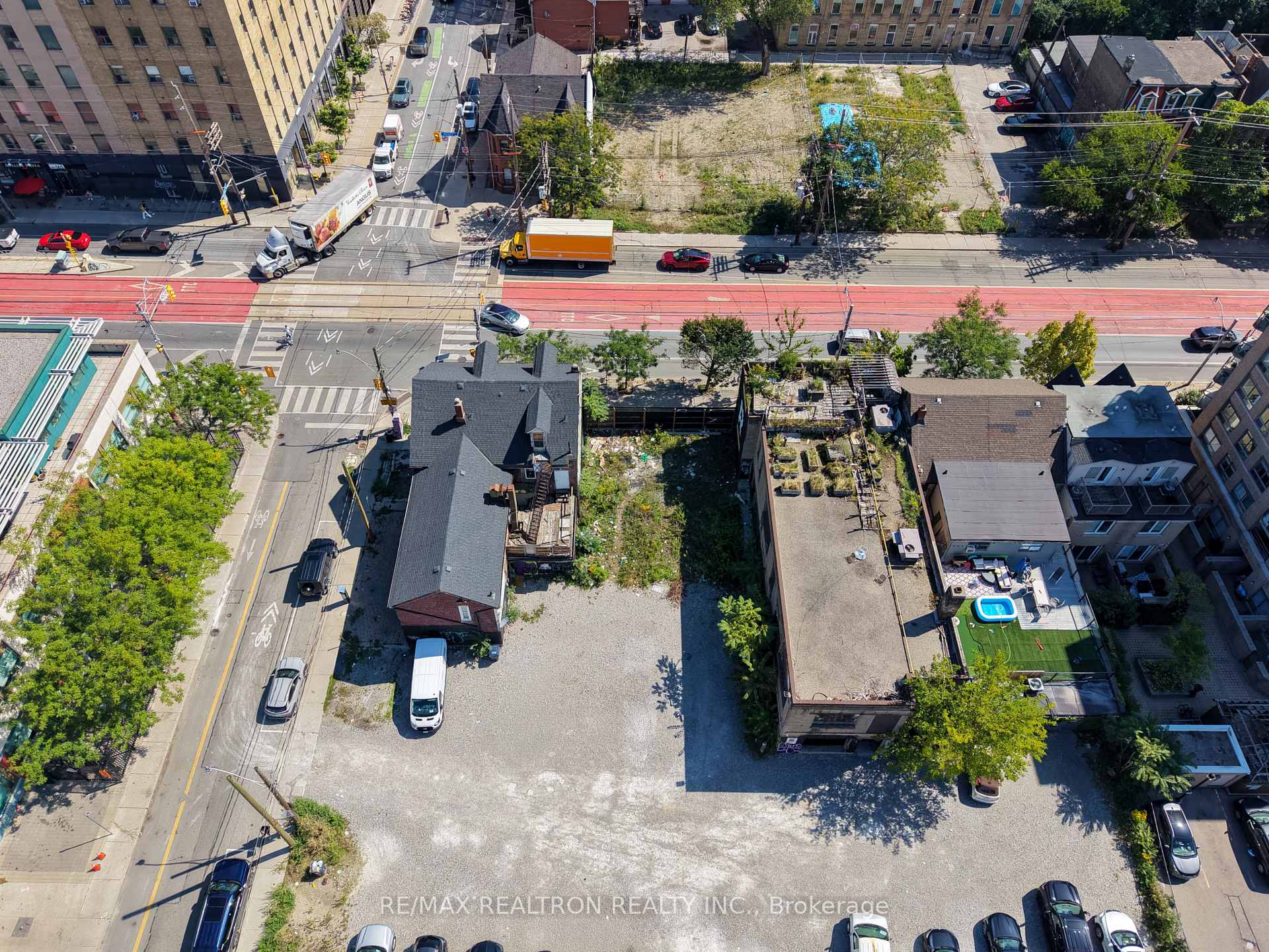 Photo 5 of 631 Richmond Street W, Toronto, Niagara — HOMEH
