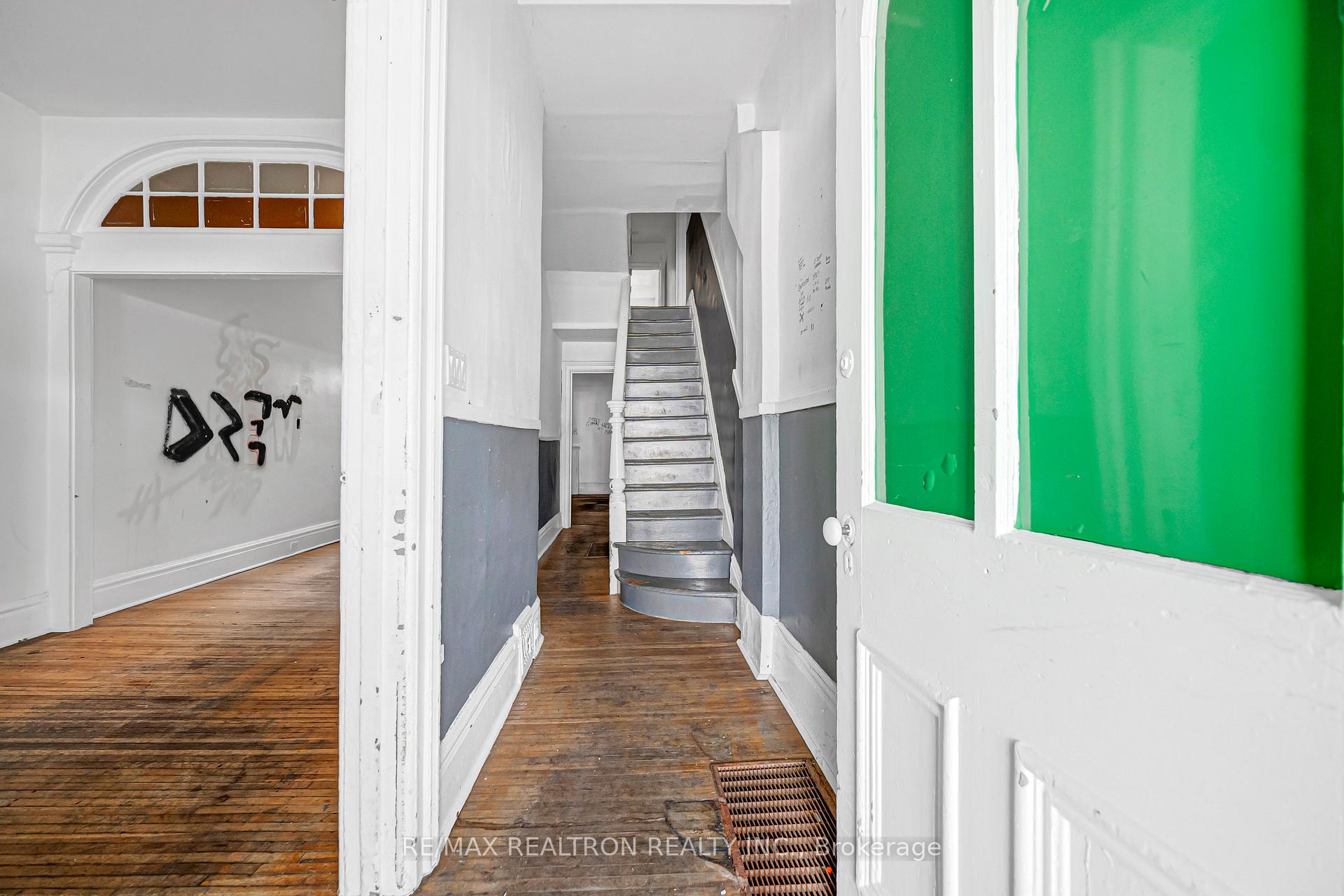 Photo 23 of 631 Richmond Street W, Toronto, Niagara — HOMEH