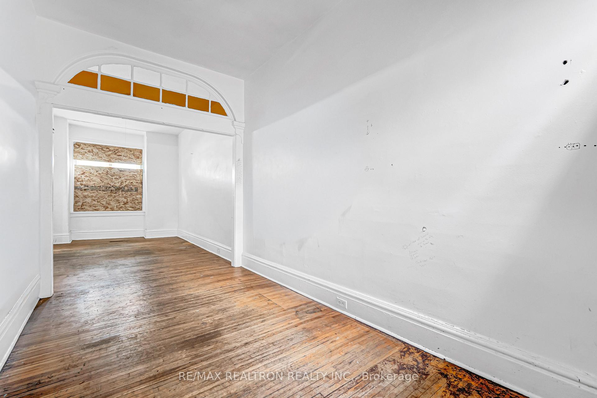 Photo 31 of 631 Richmond Street W, Toronto, Niagara — HOMEH