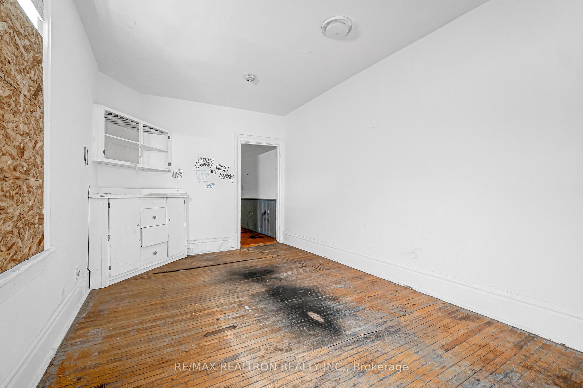 Photo 37 of 631 Richmond Street W, Toronto, Niagara — HOMEH